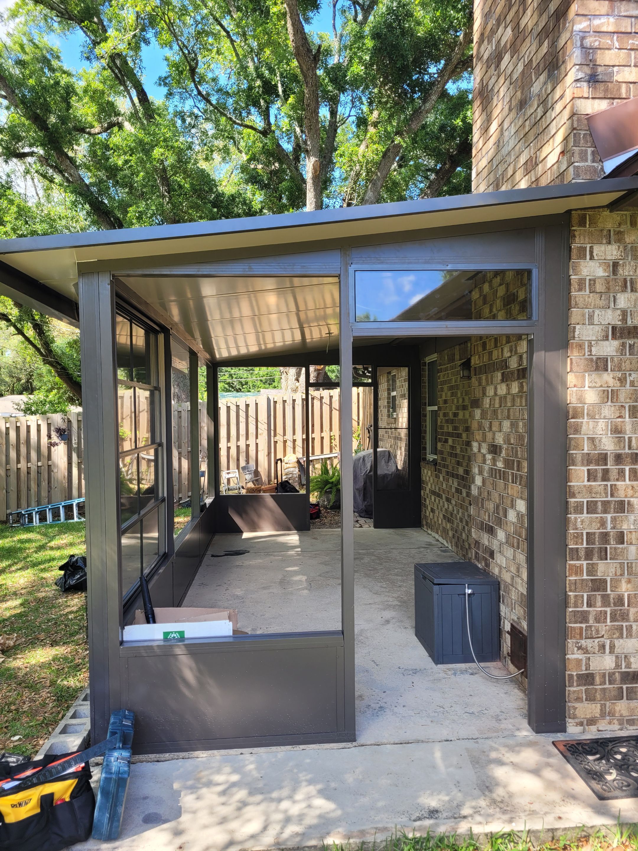 Pensacola Screen Room Using Colorbeam by Titan Sunrooms
