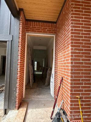 Midtown Elegance: Brickwork with Slurry Finish Refinement