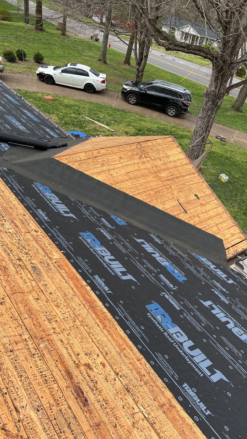 Residential Roofing Installation using Owens Corning Oakridge Roofing System by Undersun Roofing 