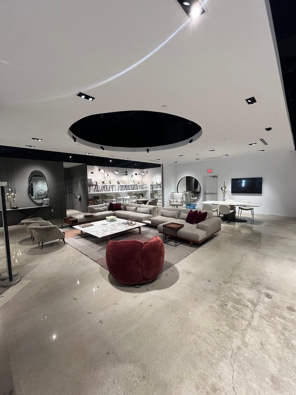 Aventura Comercial by The Goat Contractor ( Giampri Corp)