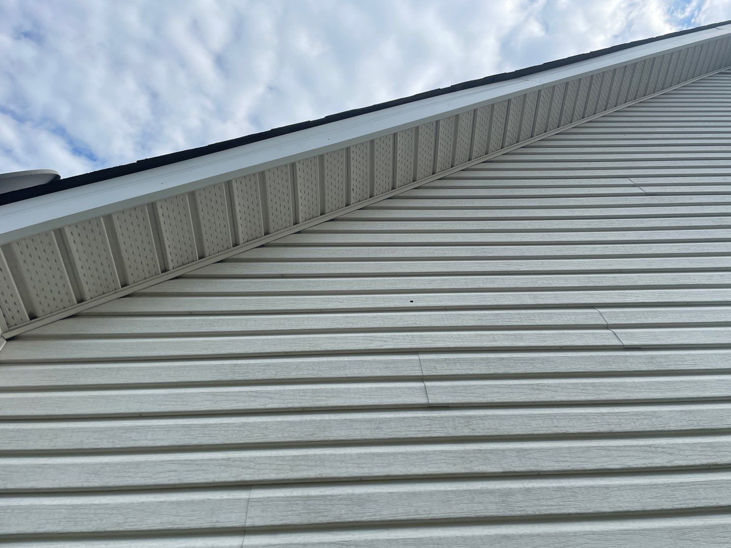 Residential Roofing Installation using Owens Corning Oakridge Roofing System by Undersun Roofing 