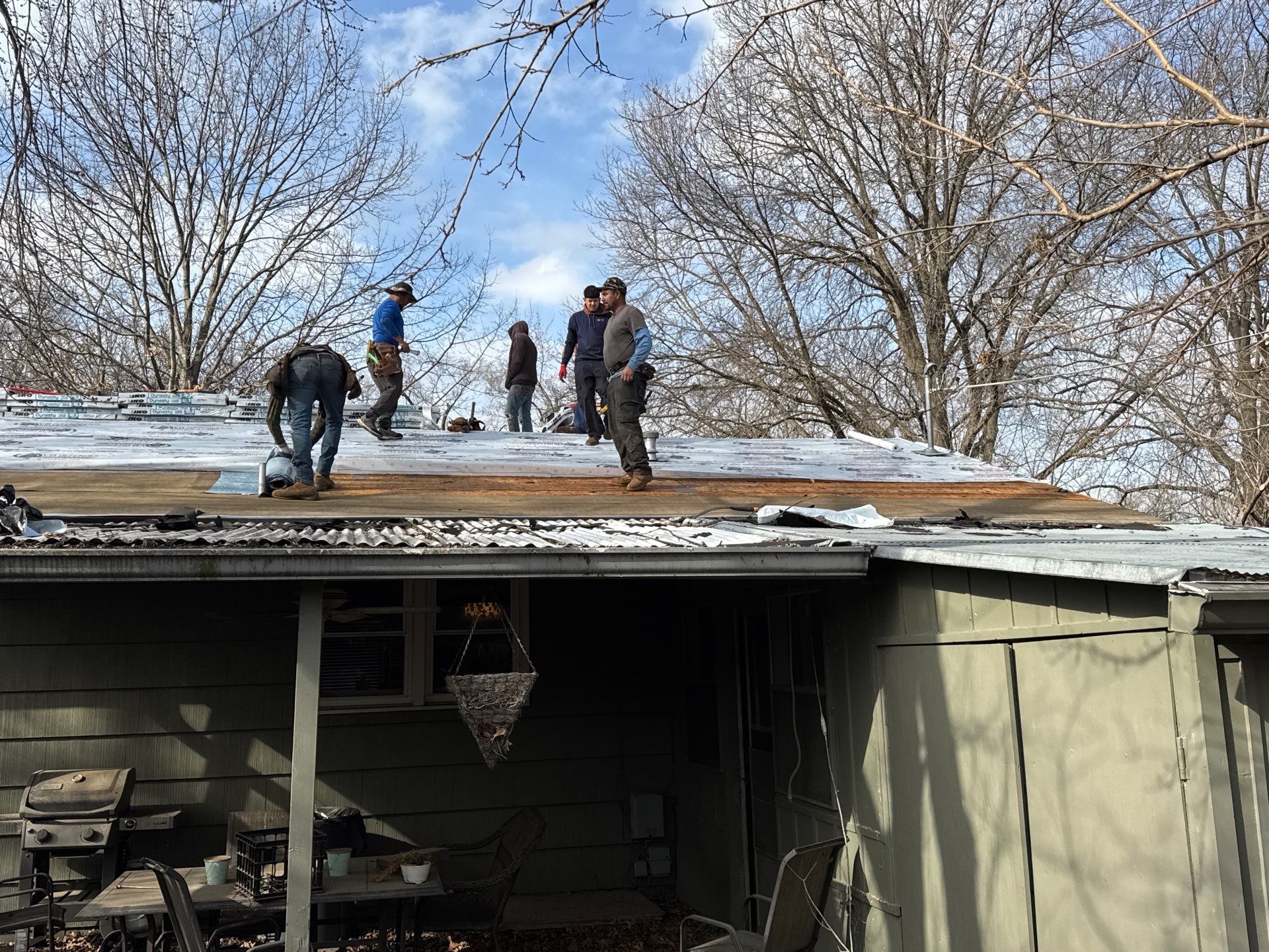 Storm Damage repair in Kansas City Missouri  IKO Dynasty Roof by EEC  Windows, Siding & Roofing 