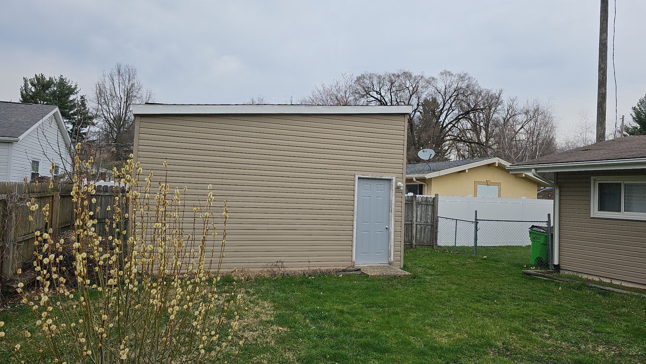 ATLAS PINNACLE COLOR: WEATHERED WOOD by Eagle Eye Roofing