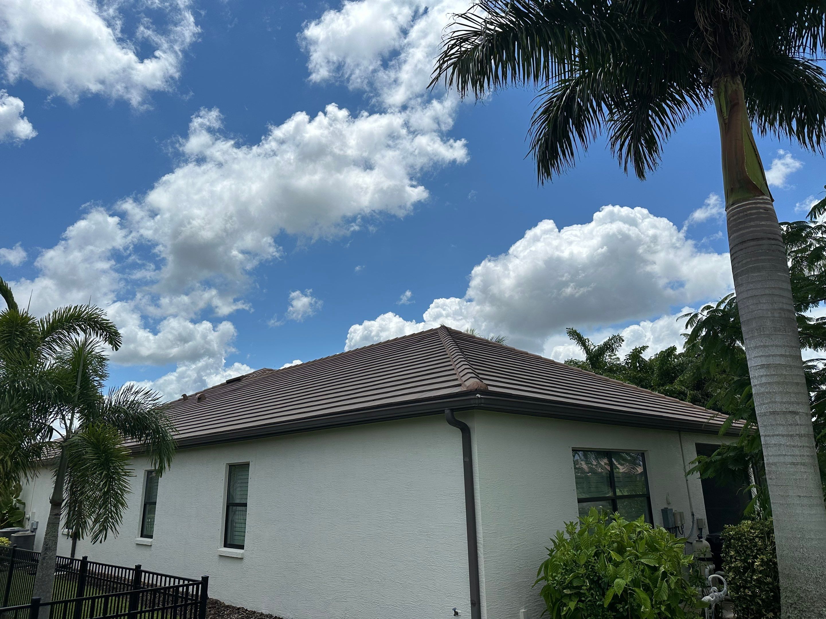 Flat Tile Roof Cleaning, House Wash & Sidewalk Cleaning in Enclave at Country Meadows, Bradenton, FL | Sunshine AquaWash by Sunshine AquaWash