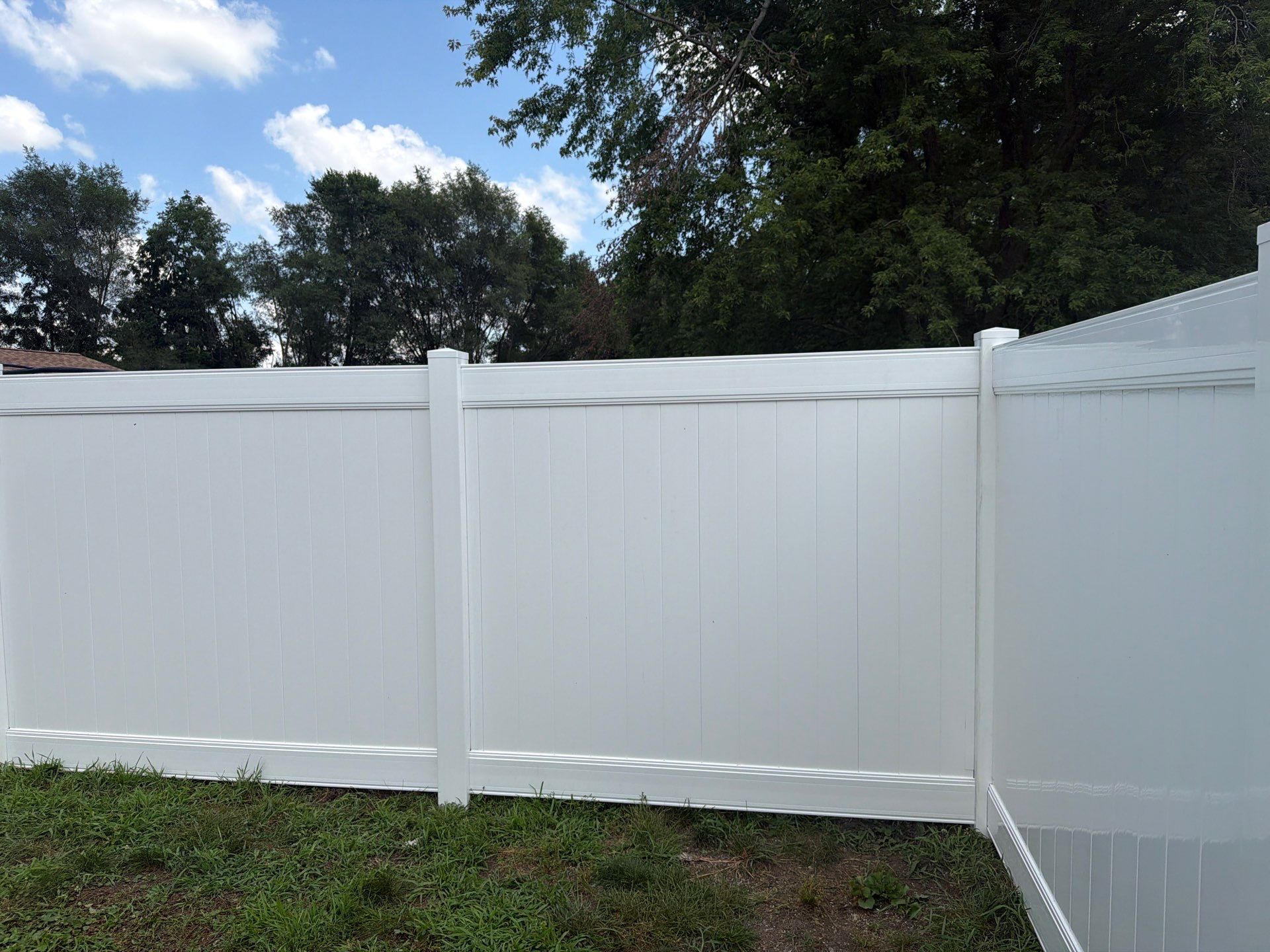 White Vinyl Privacy Fence Installation in Waterloo, Iowa by Perfect Picket Fence and Stain