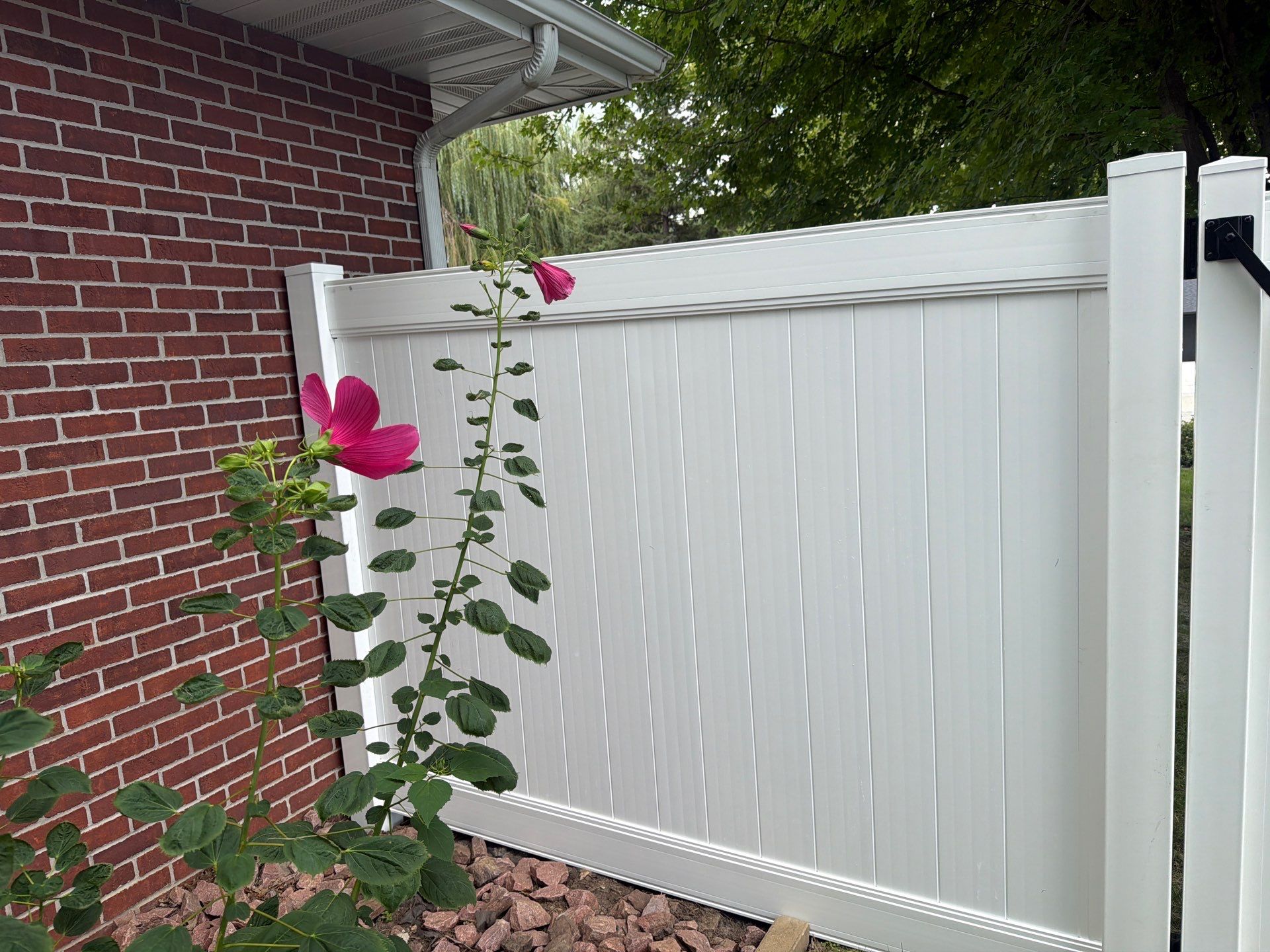 Residential White Vinyl Privacy and Black Chain Link Fencing in Jesup by Perfect Picket Fence and Stain