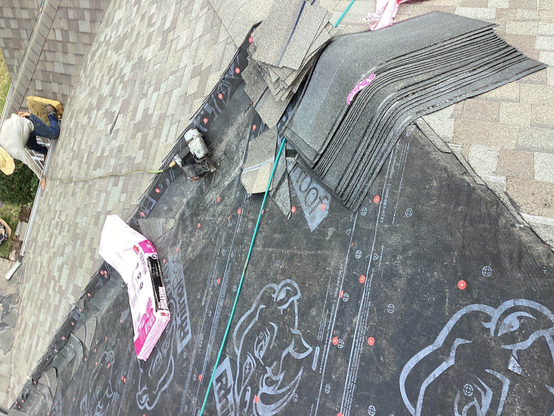 Residential Roofing Installation using Owen's Corning Duration (Lifetime) Shingles by Roof Repair Company