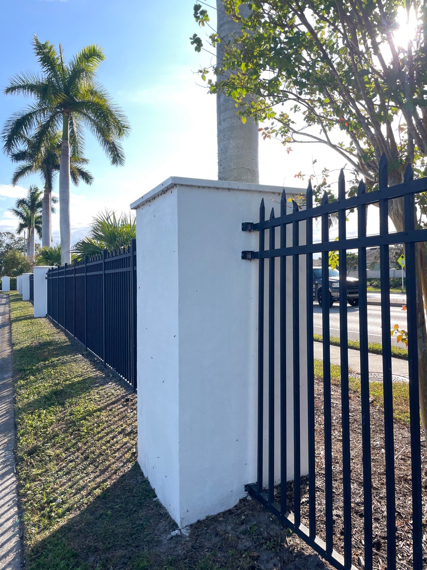 211 63rd Ave W  by H&Y Fence