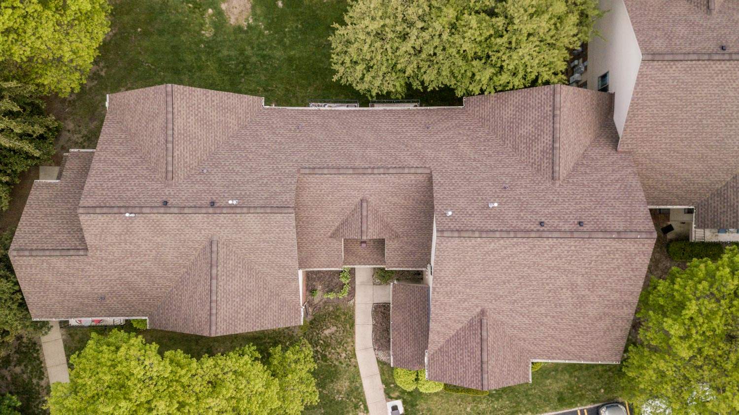 Large Scale RooF Replacement - Condo Association by Bloomfield Construction & Restoration