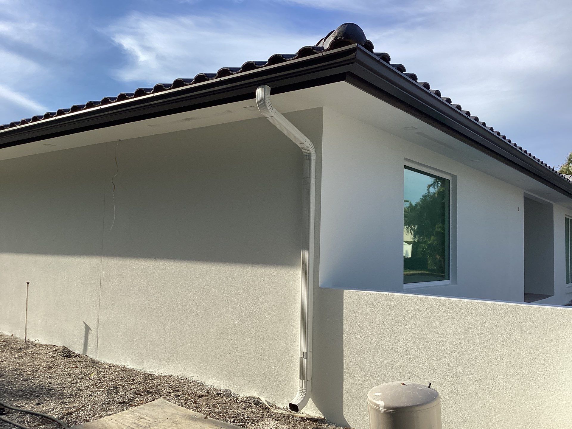 6 Inch Seamless Gutters using bronze gutters in Sarasota FL by Gutter Professors