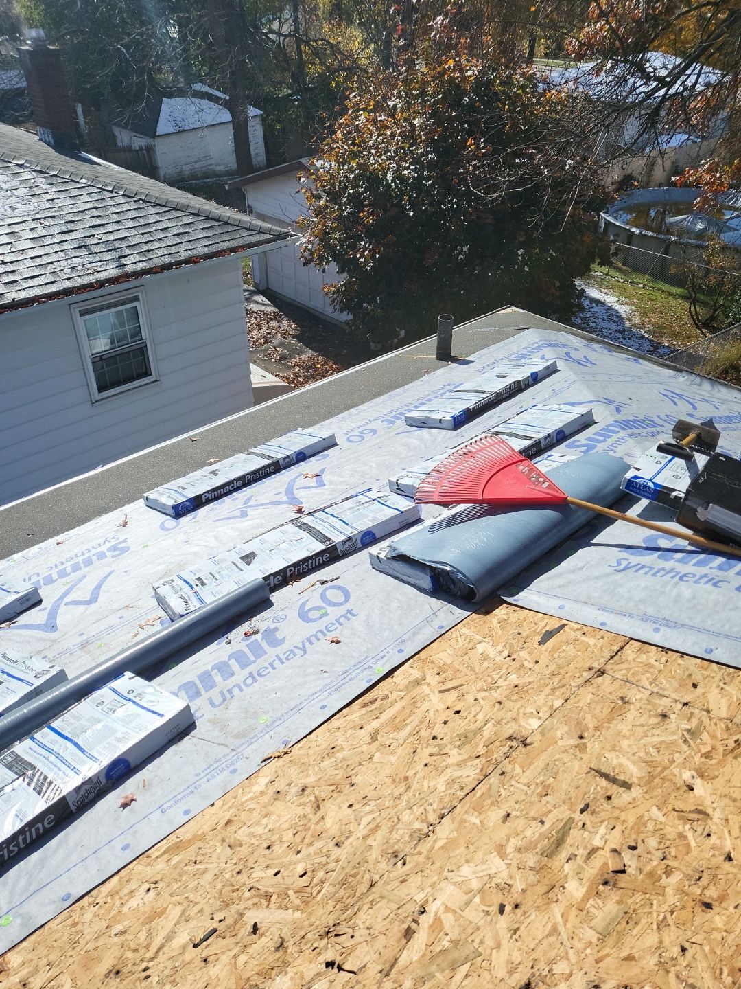 ATLAS PINNACLE COLOR: OYSTER SHELL DRIP EDGE: WHITE by Eagle Eye Roofing