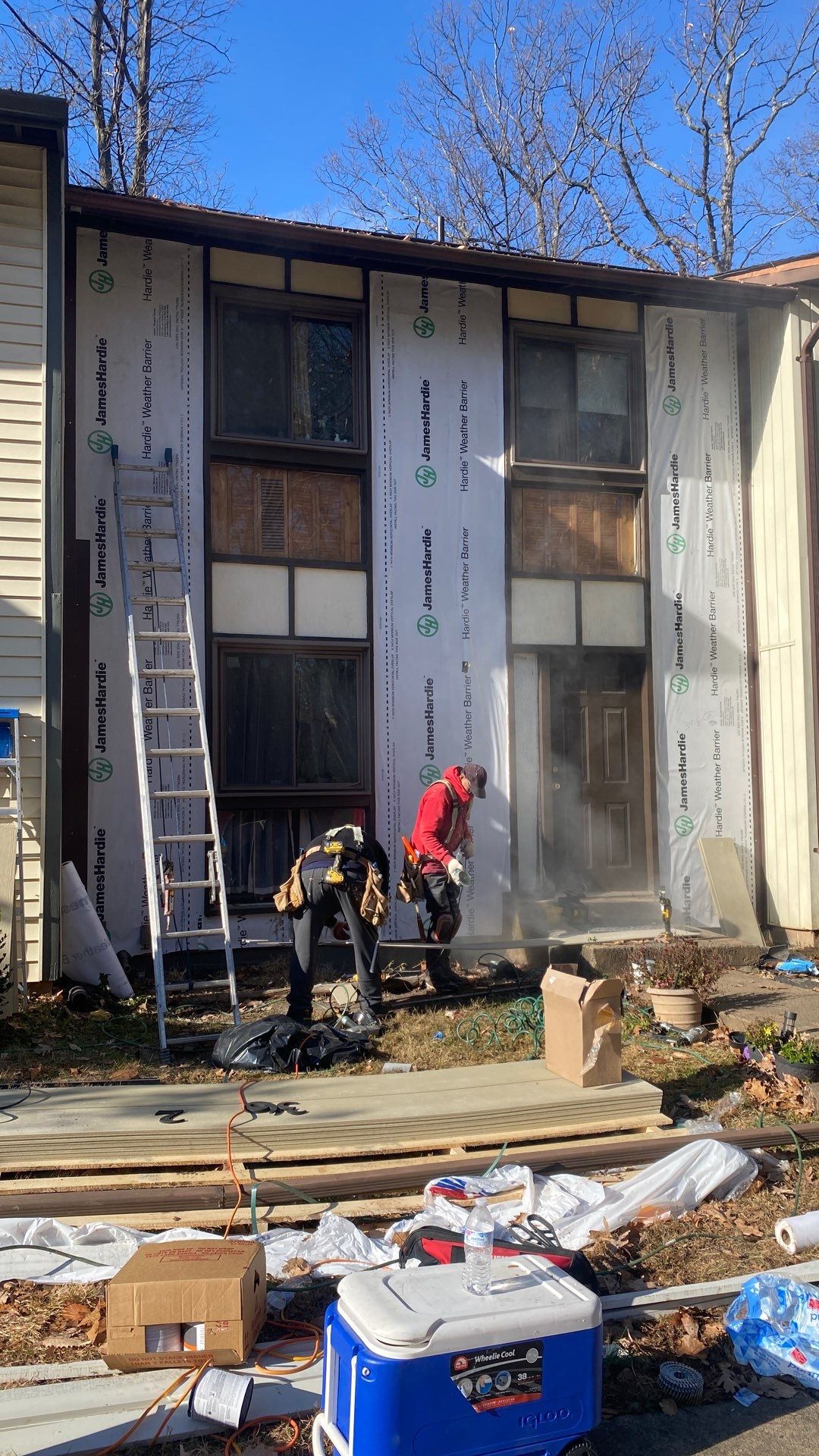 Reston: Residential Siding Replacement with James Hardie Statement Beaded Plank in Cappuccino Muffin by RM Banning, Inc.