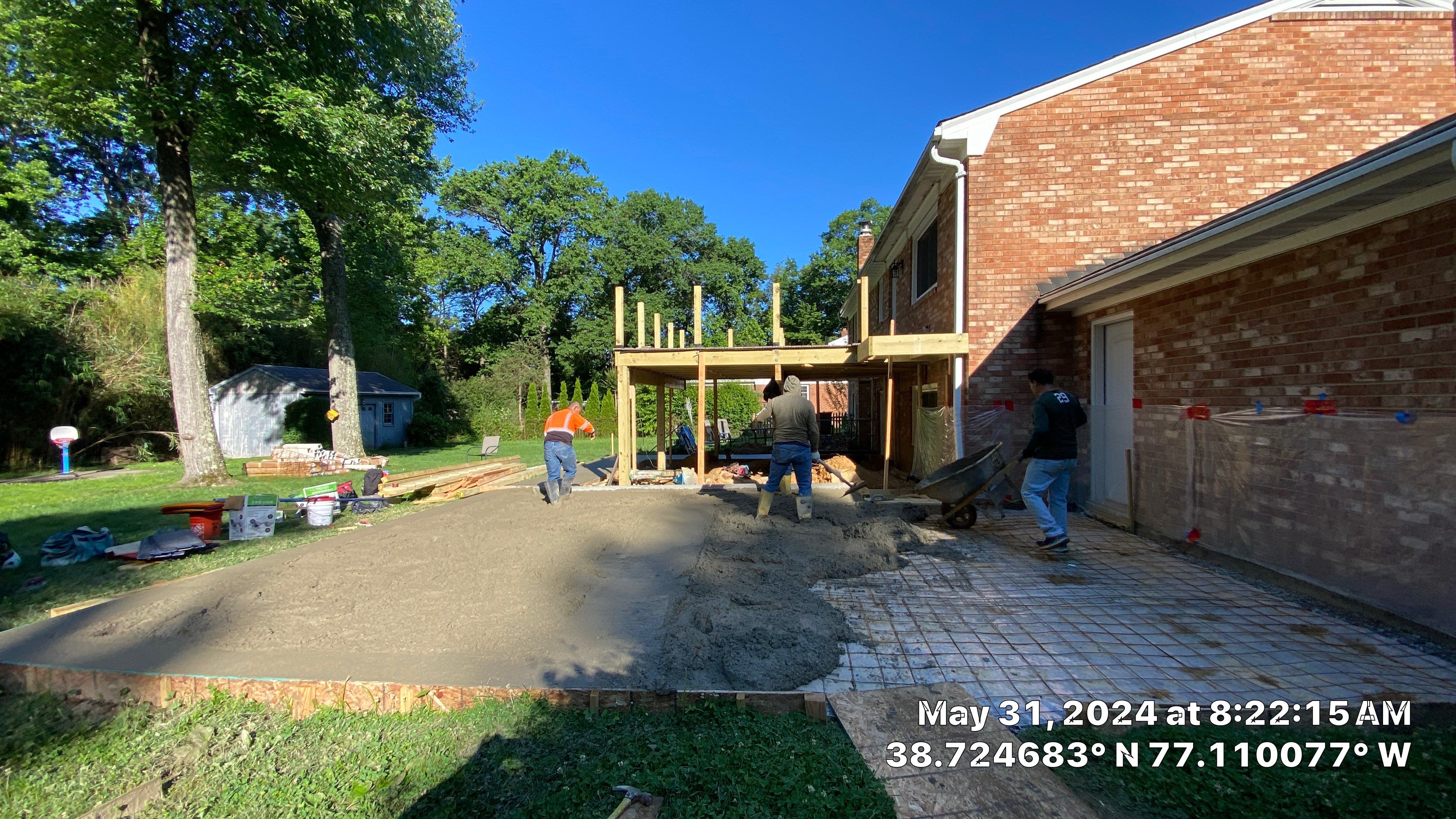 Deck & stamping patio   by Jesus Master Handyman LLC 