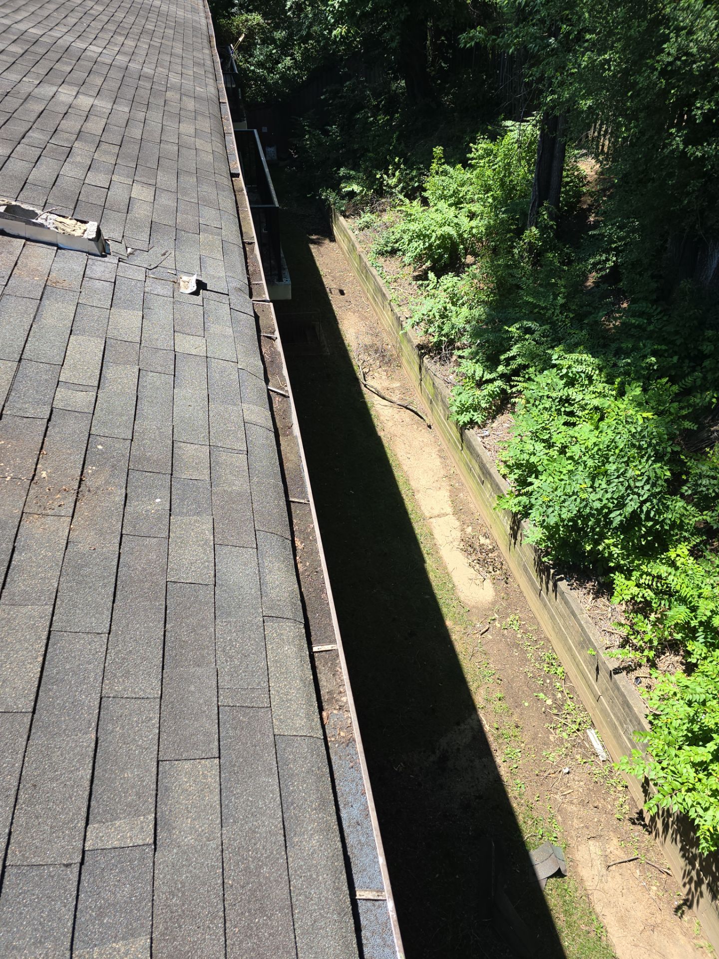 Commercial gutter cleaning Wilmington after photo with clean gutters