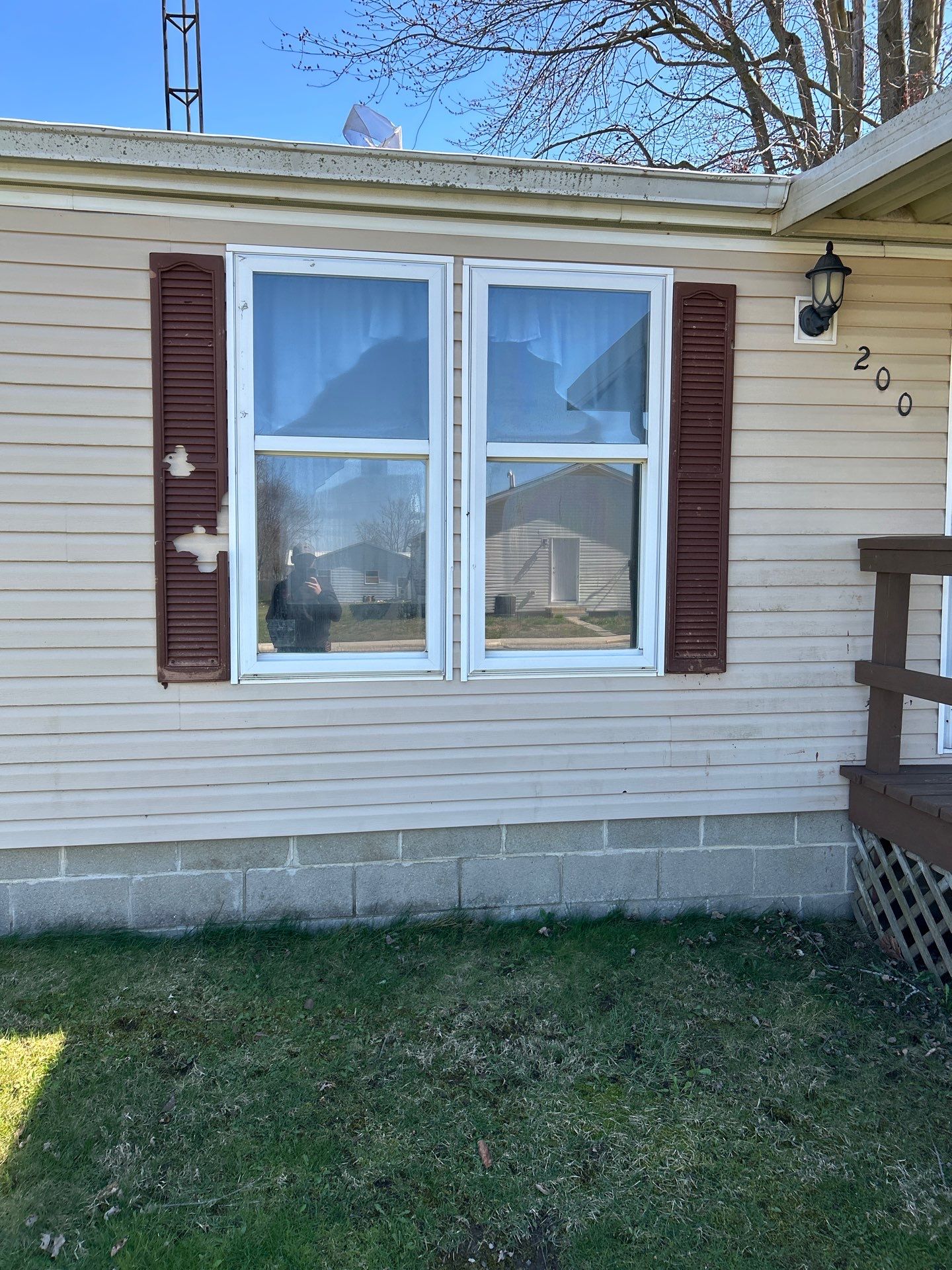 Roof and Siding Replacement using Norandex Cedar Knoll Graphite Siding and Owens Corning Durations in Onyx Black by WIW Enterprises Inc