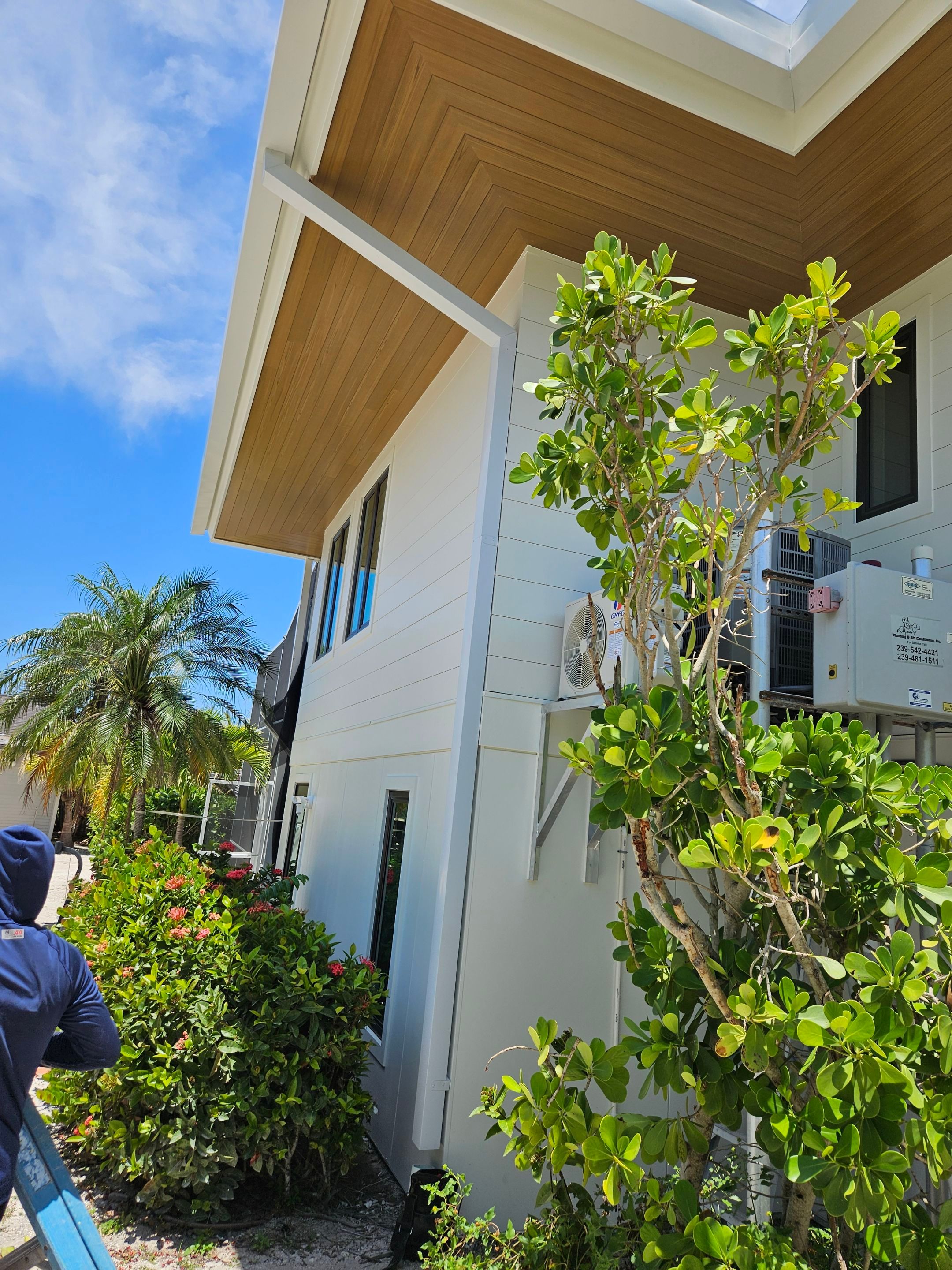 7-Inch Smooth Box Seamless Gutters using Seamless Gutters and Metal Fascia in Sanibel FL by Gutter Professors