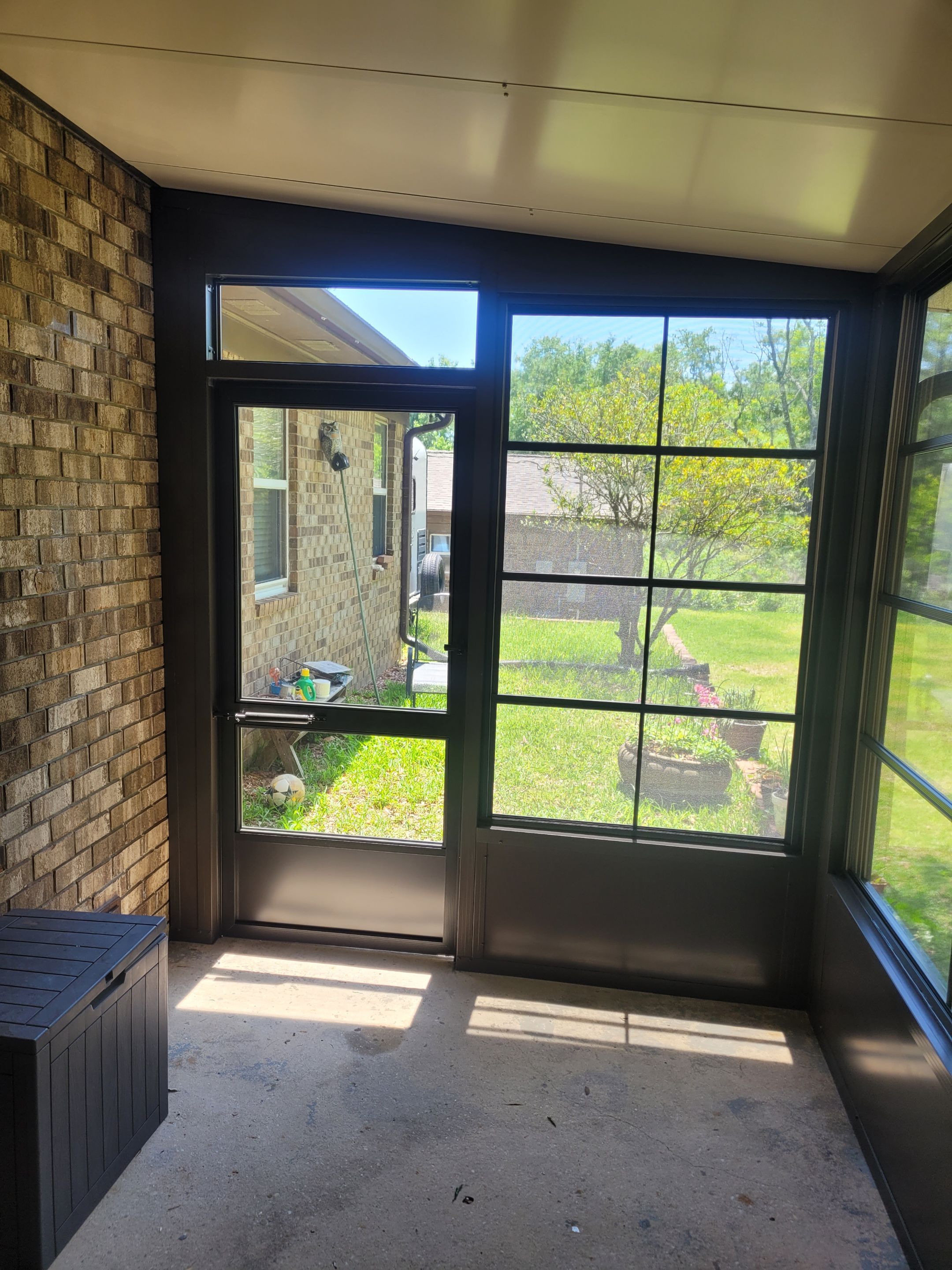 Pensacola Screen Room Using Colorbeam by Titan Sunrooms