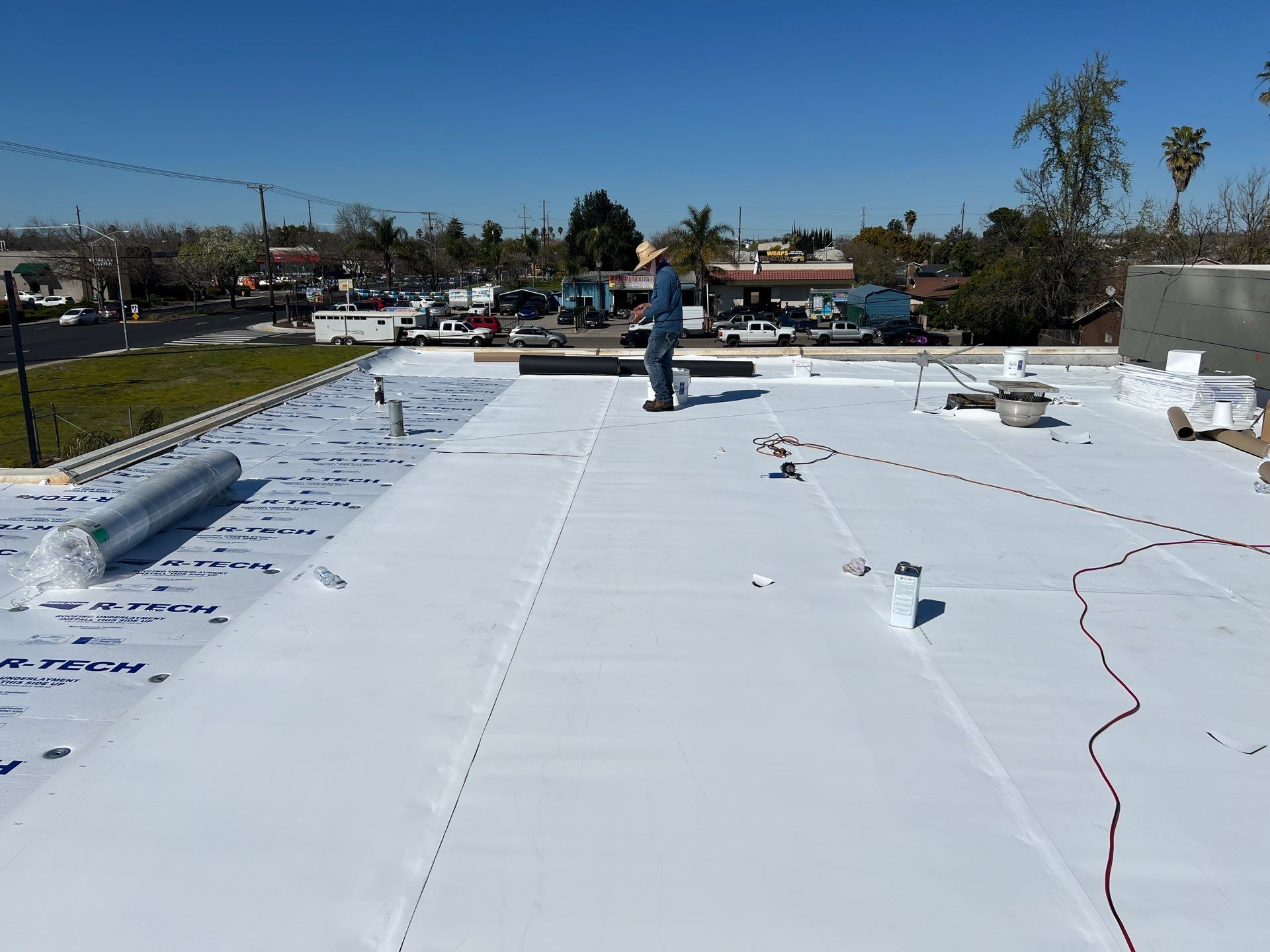 TPO single-ply roofing system using GAF Everguard 60 mil by Straight Edge Roofing Inc