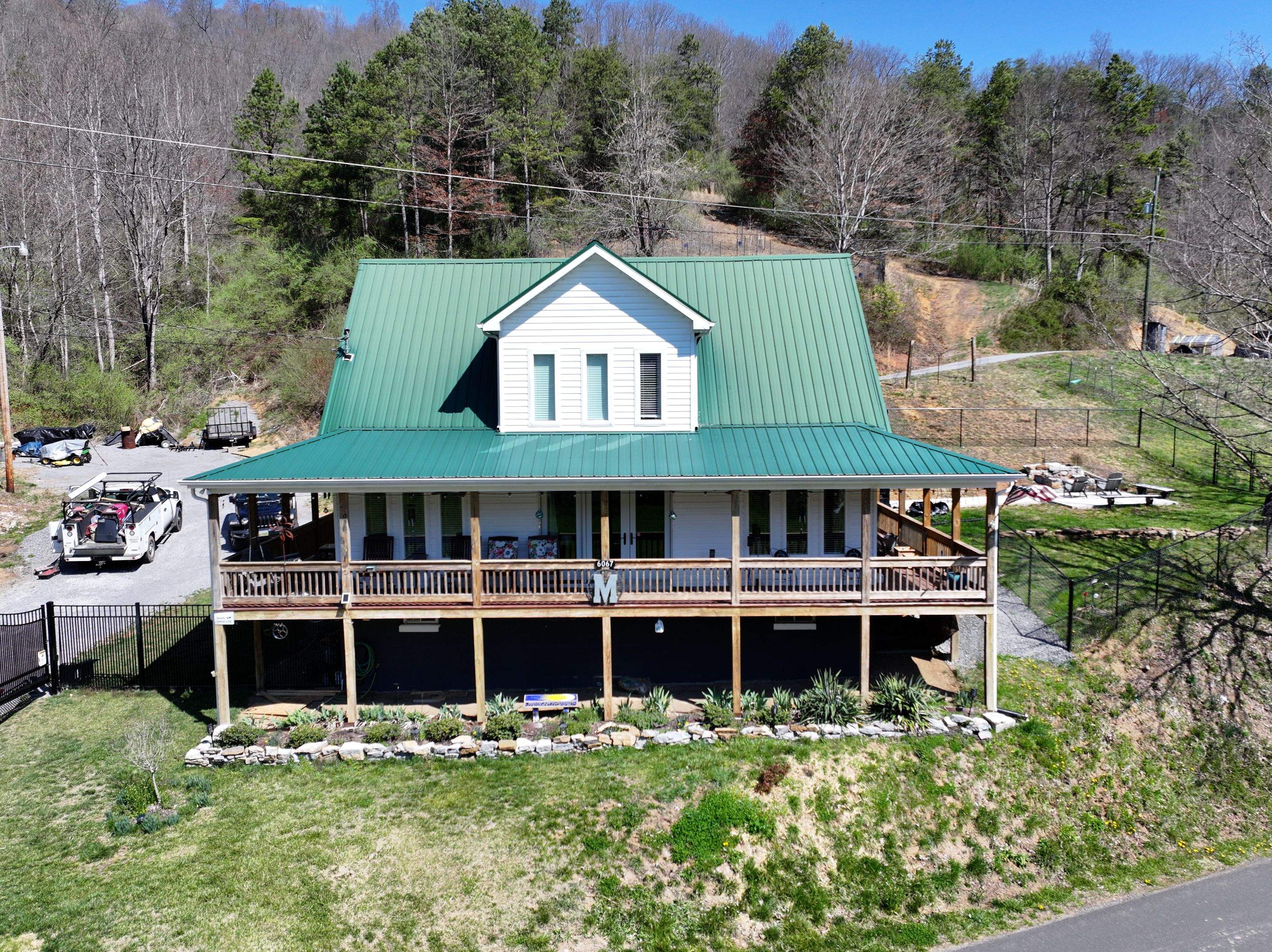 Murphy Residence by Omnia Roofing