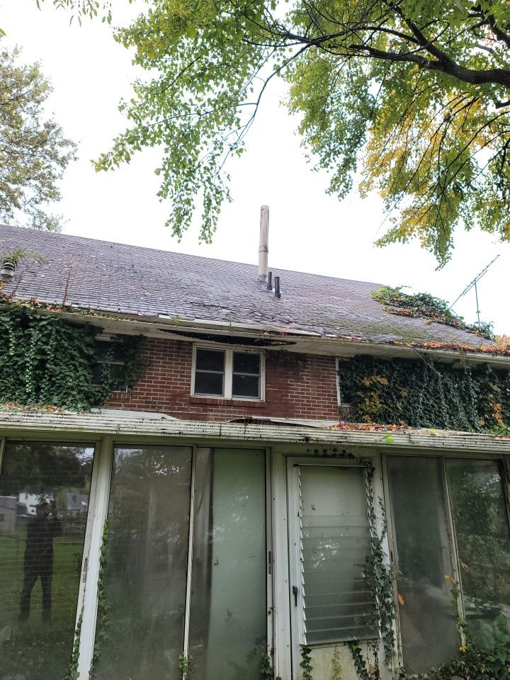 Brand: Atlas Pinnacle Color: Pristine Black by Eagle Eye Roofing