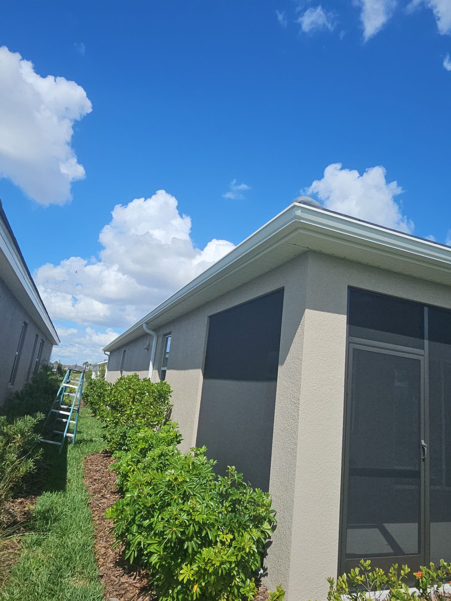 6 Inch Seamless Gutters using 6 Inch Seamless Gutters in Lakewood Ranch FL by Gutter Professors