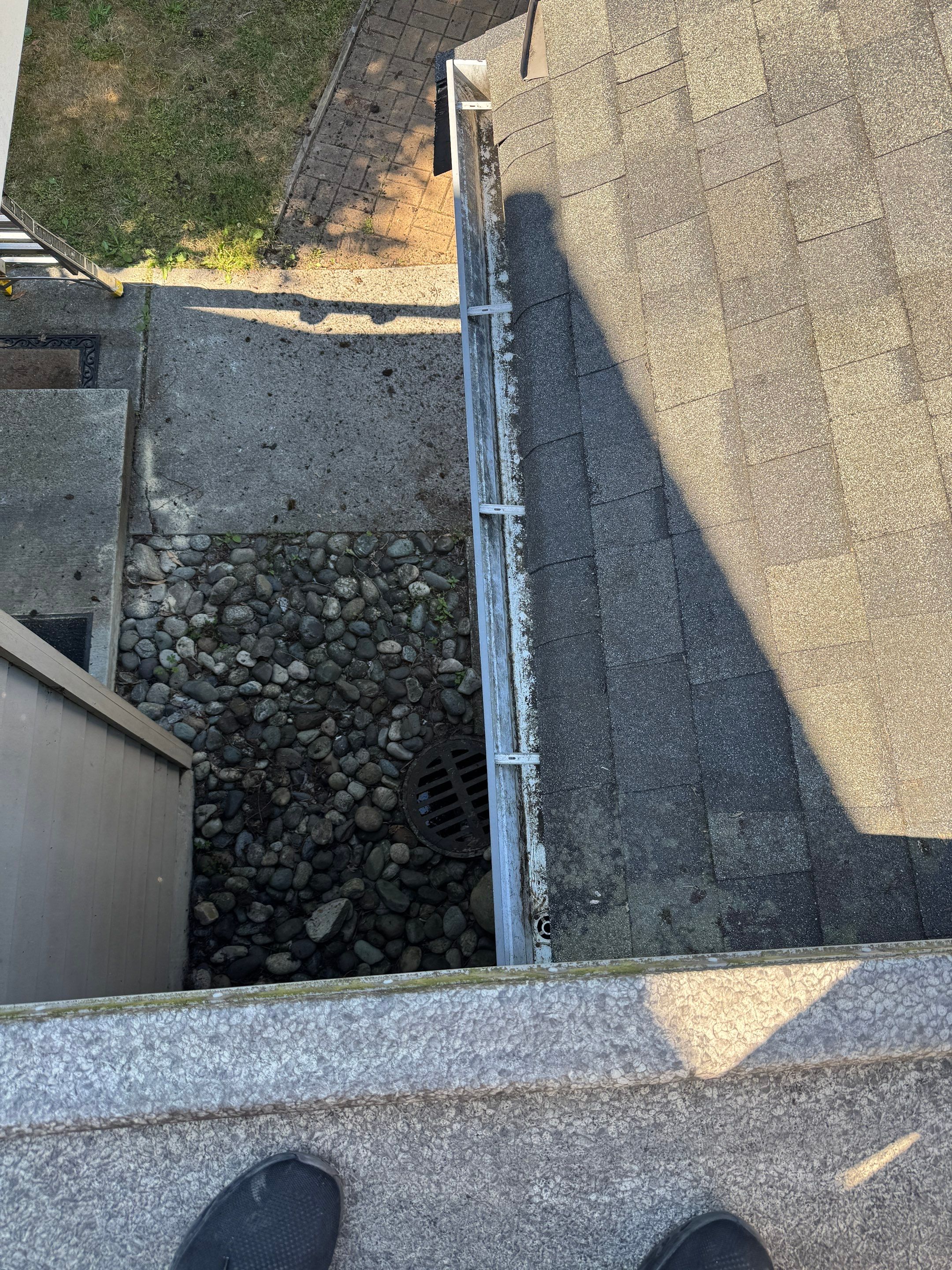 Gutter Cleaning in West Vancouver by YVR Construction Group