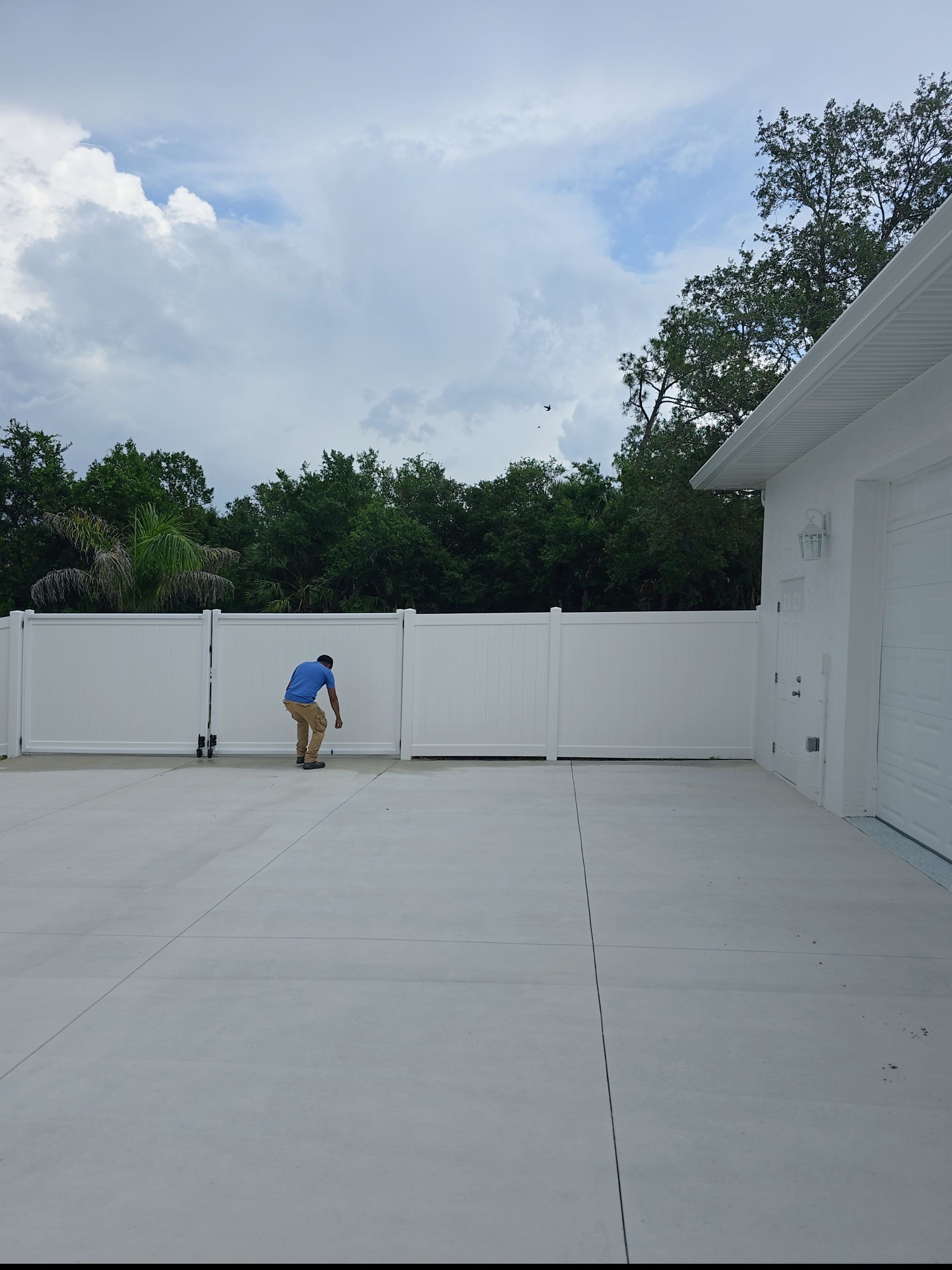 White Vinyl Privacy Fence Installation and Gate Repair in Port Charlotte by True Fence LLC