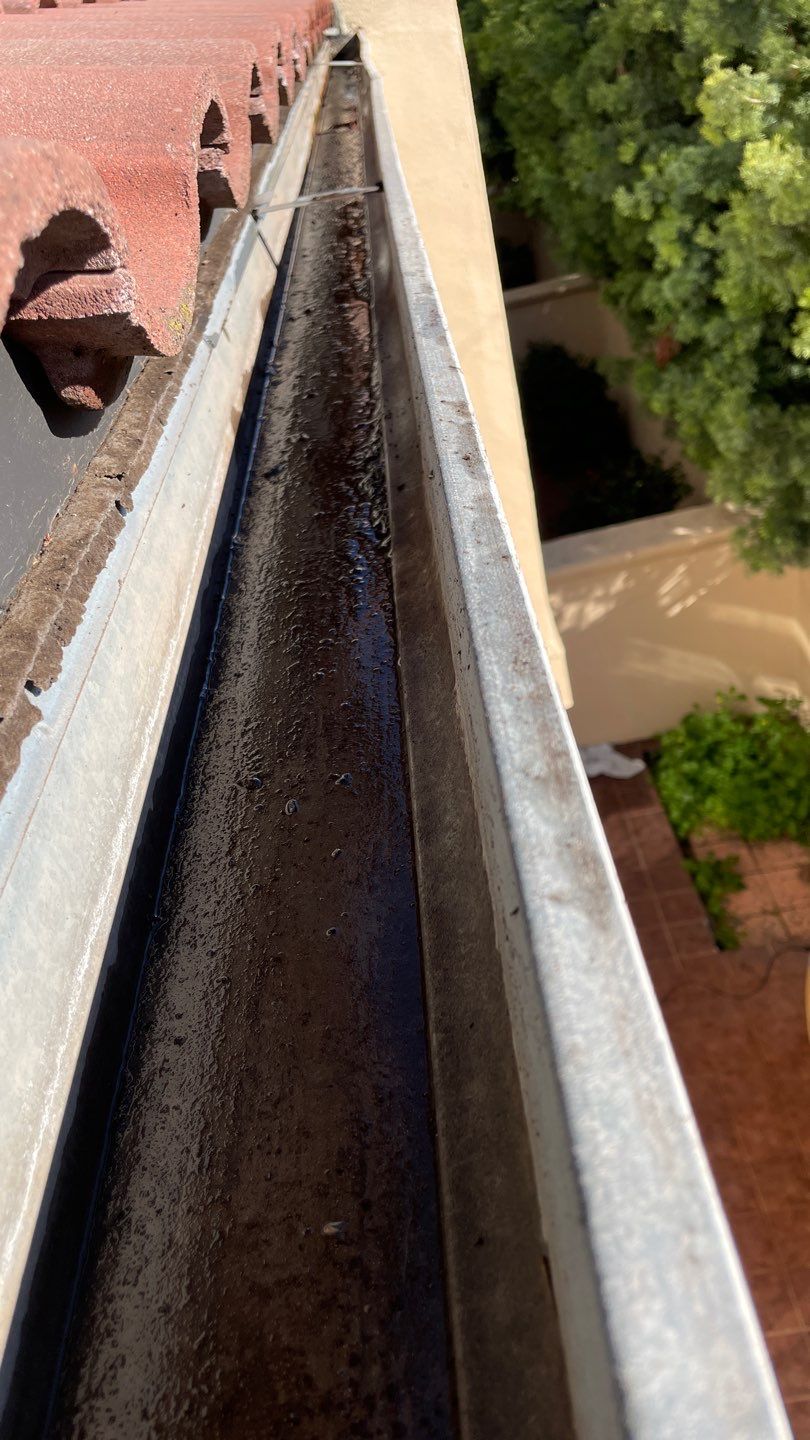 12-Unit HOA Gutter Cleaning in San Jose by All One Solar Shine
