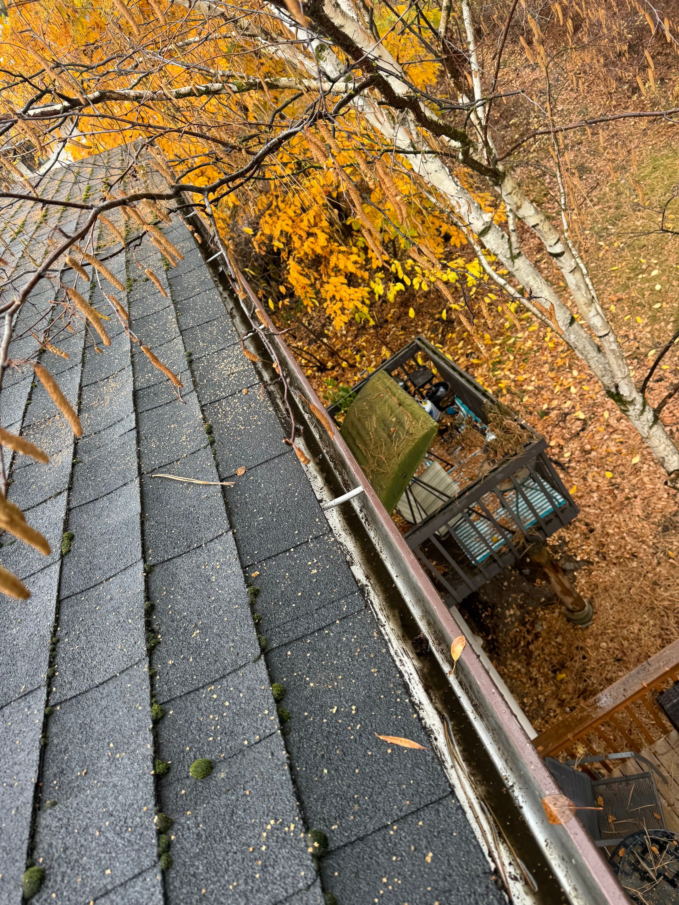 Commercial gutter cleaning Spokane after photo with clean gutters