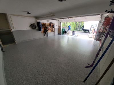 Garage in Chicopee, MA 01013