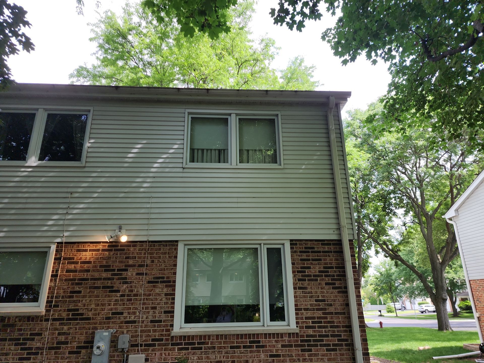 Palatine house wash and concrete power washing by Northern Power Washing LLC.