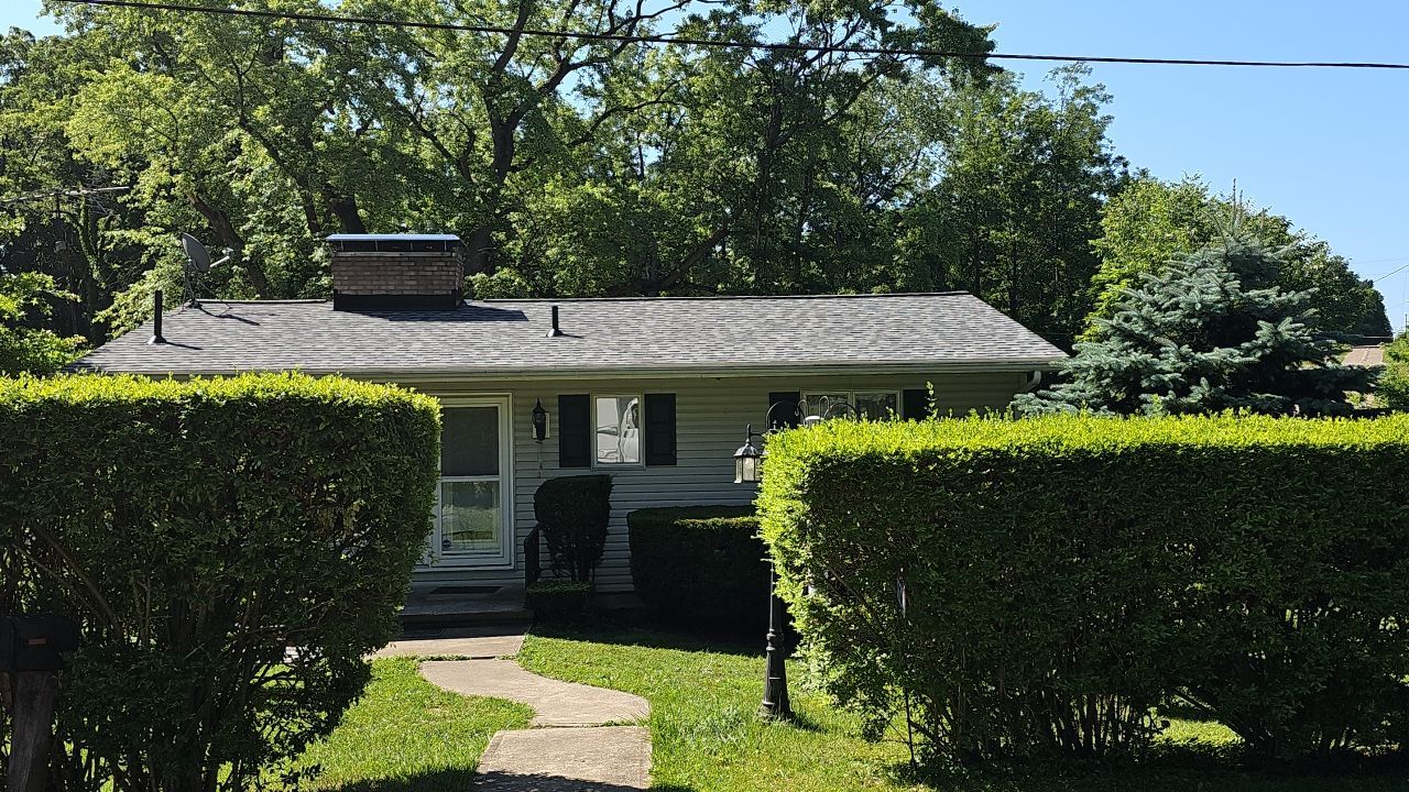 ATLAS PINNACLE COLOR: HEARTHSTONE by Eagle Eye Roofing