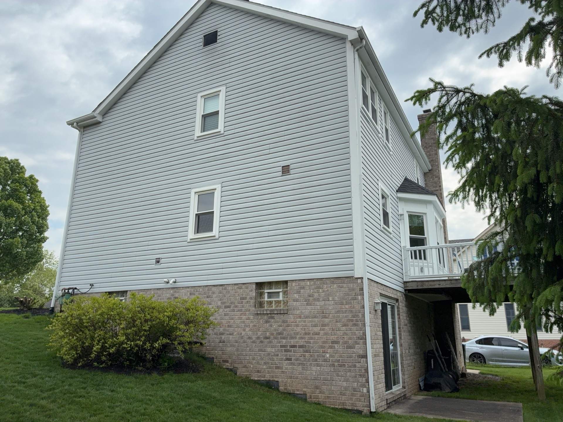Full House Siding Renovation with English Wedgewood Vinyl Siding in Sewickley by Ideal Siding Pittsburgh