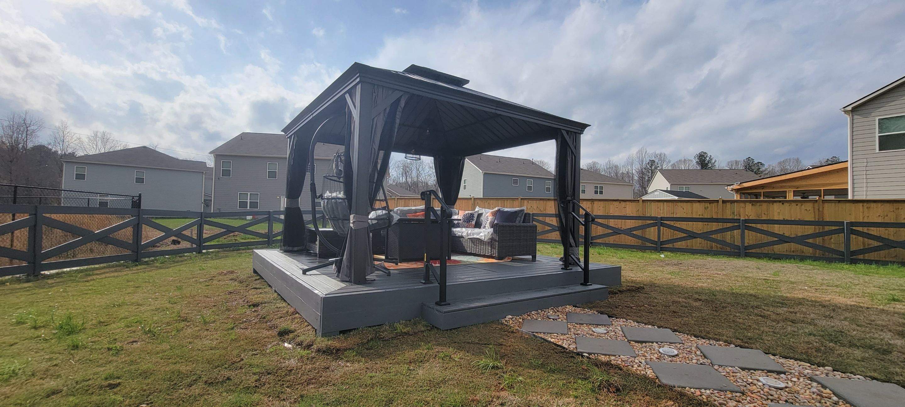 Exterior Gazebo by Ajayi Design and Construction 