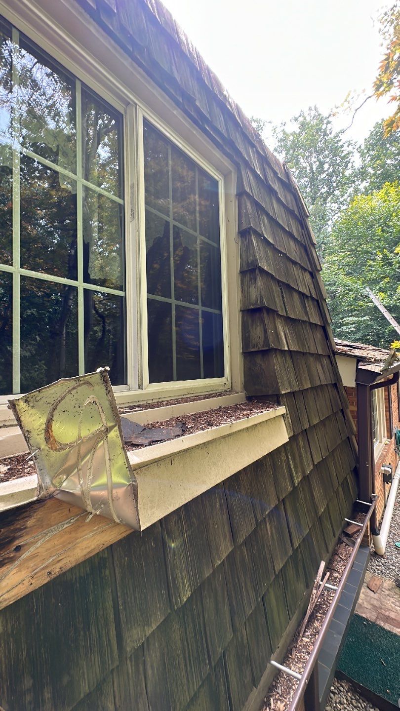 Fairfax Station: CertainTeed Landmark Pro Designer Shingles in Max Def Resawn Shake by RM Banning, Inc.