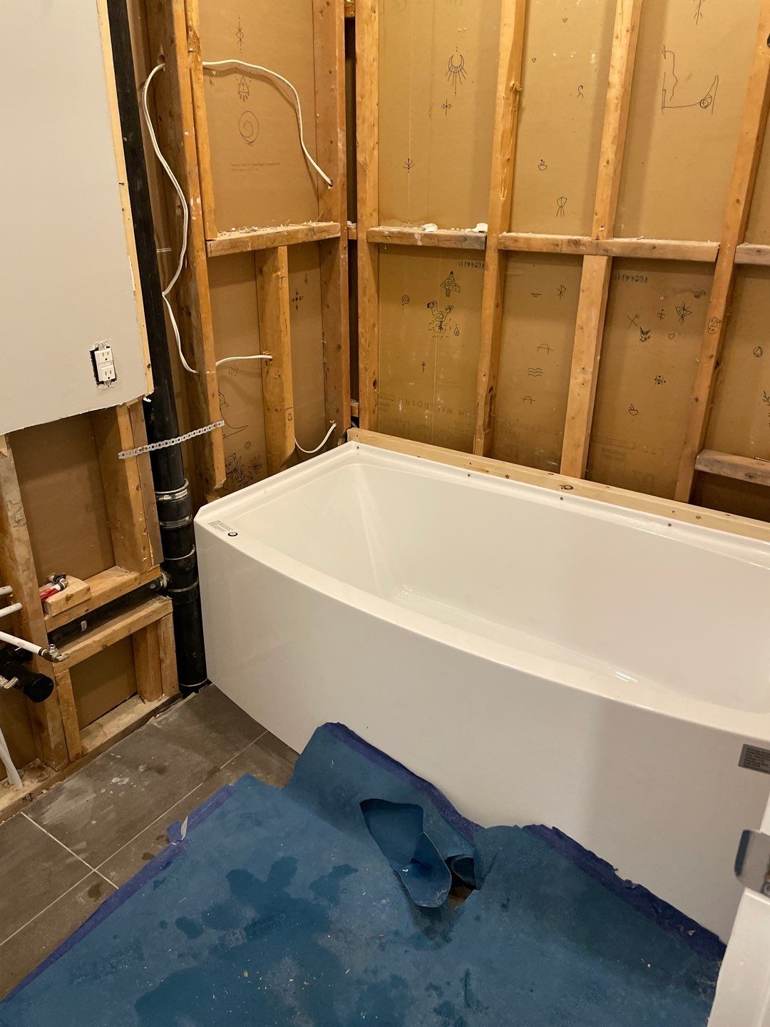 Basement reno by Eco-Nature Construction Inc.