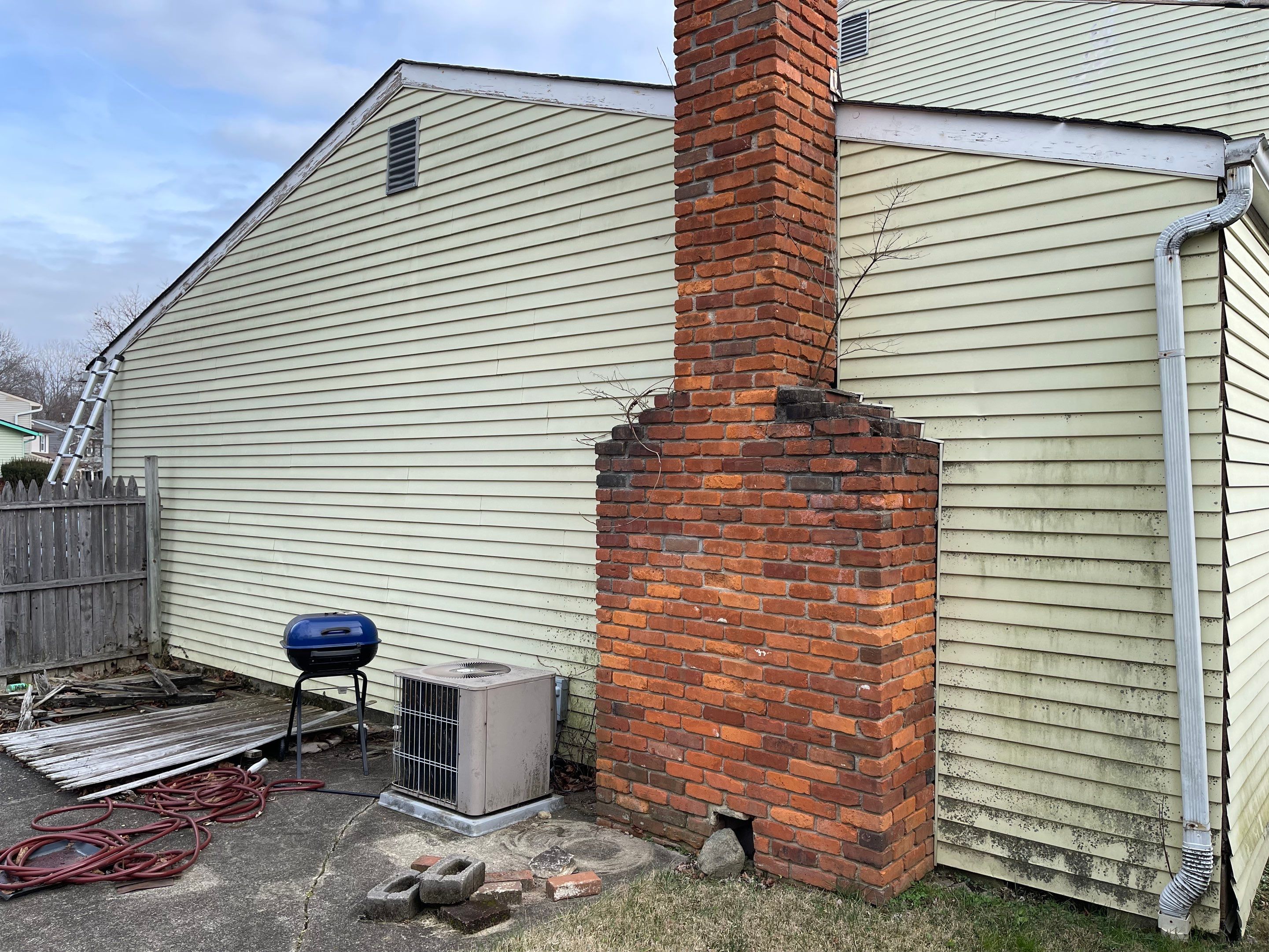 Siding Installation using Exterior Portfolio Vinyl Siding by SOS Home Ohio 