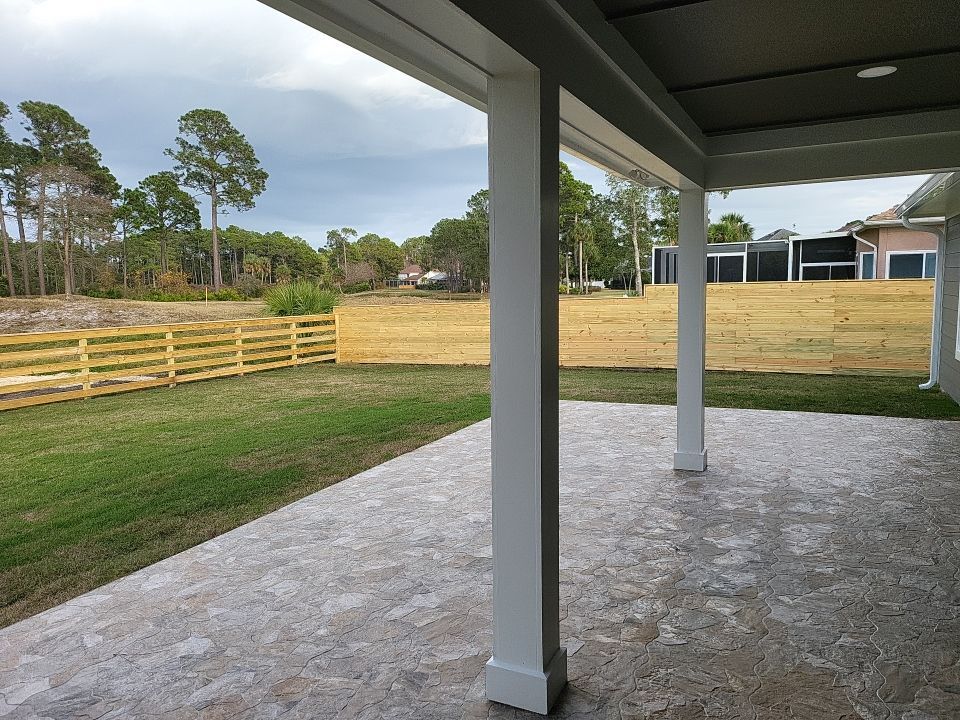 You can never go wrong with Horizontal by Hip Square Fence Inc.