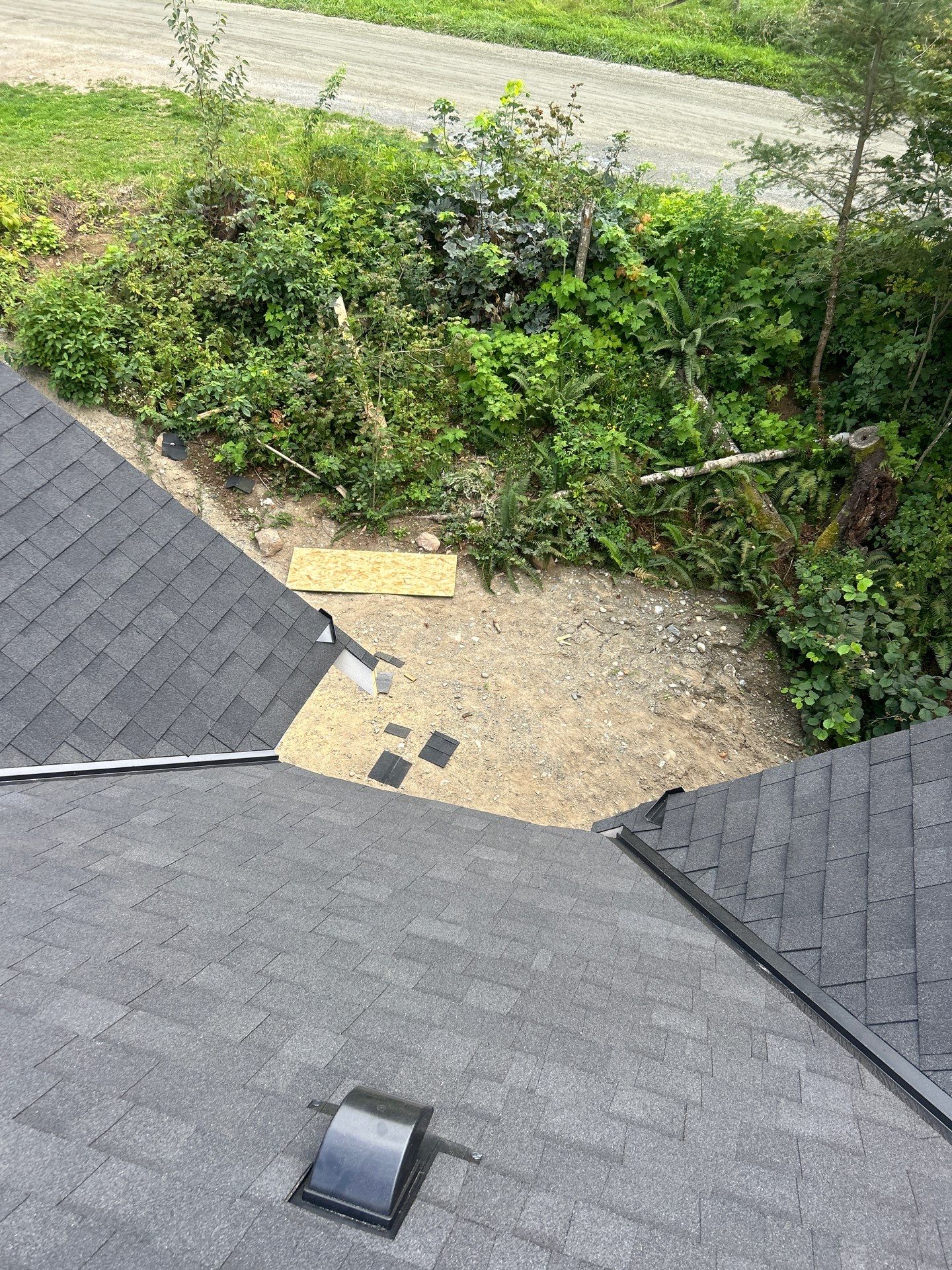 Residential Roofing Installation using OC Oakridge shingles by Top Notch Roofing Inc