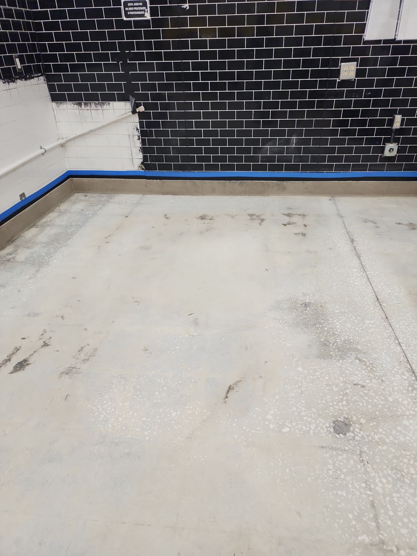 Fresco y Más Food Prep Area by Seamless Surfaces