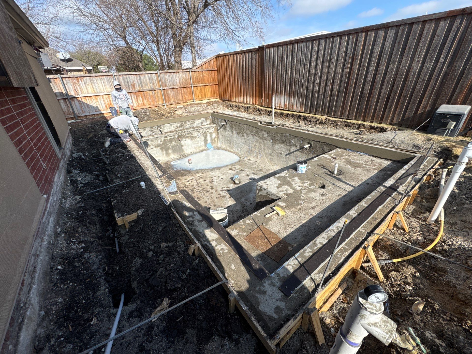 Modern Rectangular Plunge Pool with Turf by Pinnacle Pools and Spas - DFW