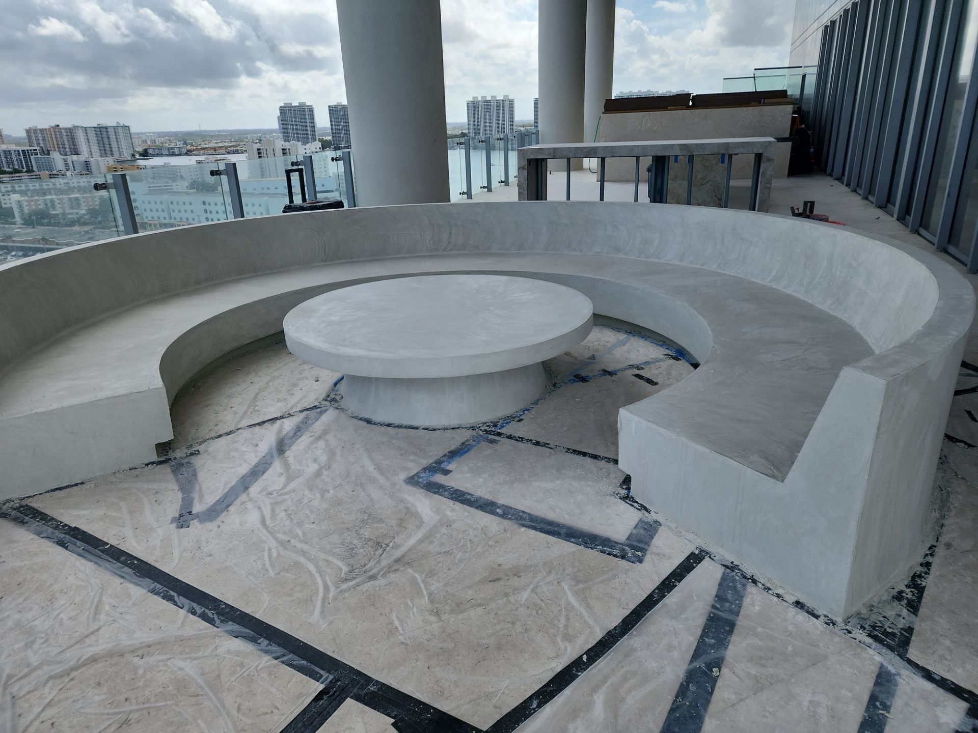 Microtopping over Furniture by Seamless Surfaces