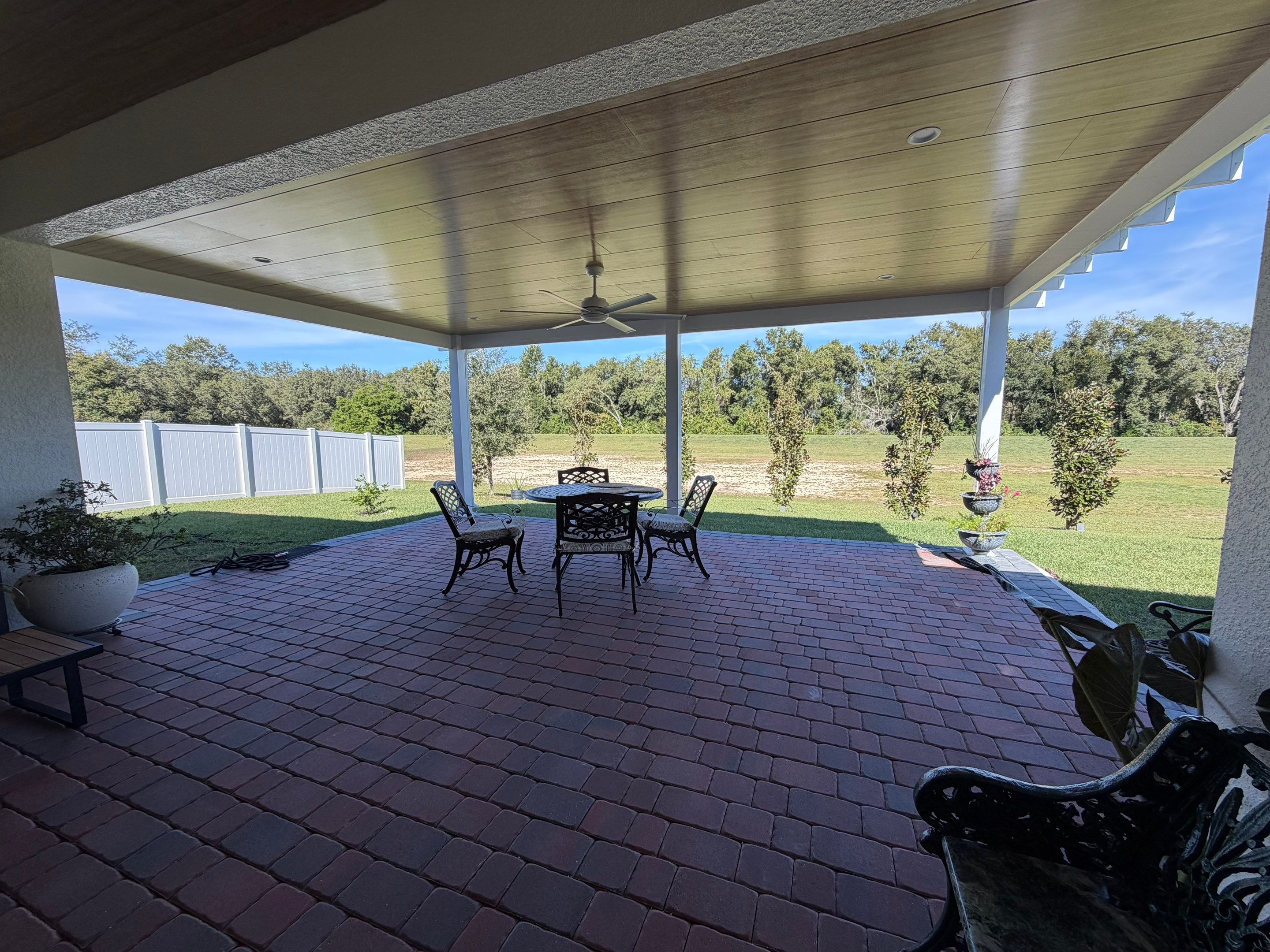 The Warmth of Wood, The Strength of Aluminum: Apopka Custom Patio by Orlando pergolas 
