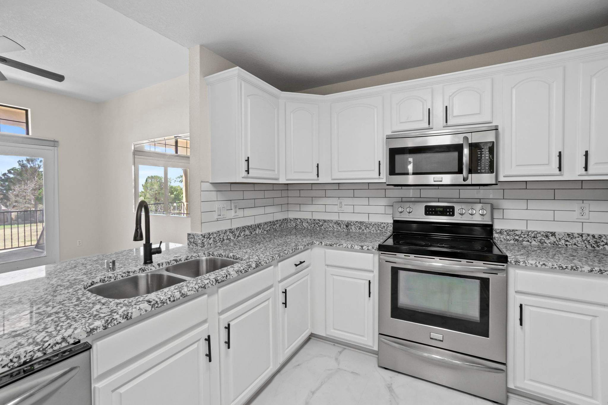 Luxury condo remodel by the golf course by Castro Brothers Solutions