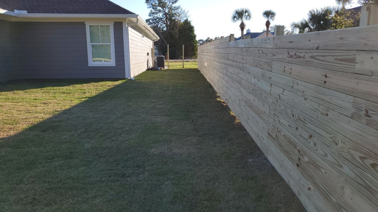 You can never go wrong with Horizontal by Hip Square Fence Inc.