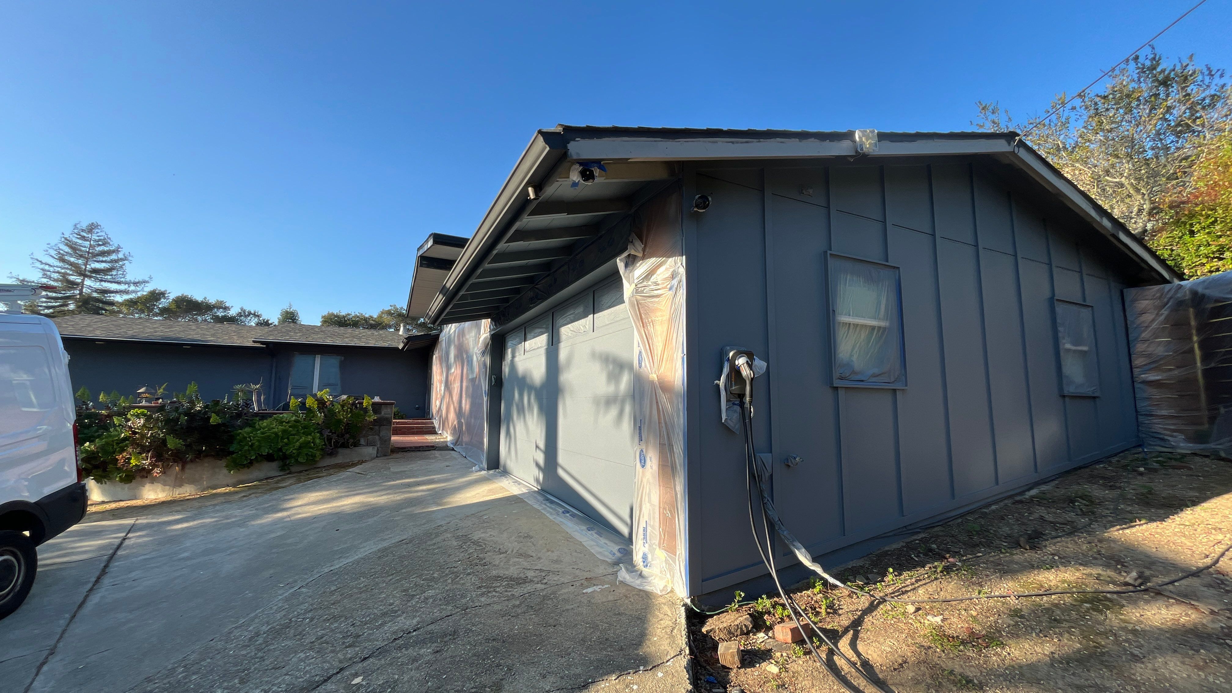 modern painting Exterior modern painting by Herrera’s Bay Area Painting inc.
