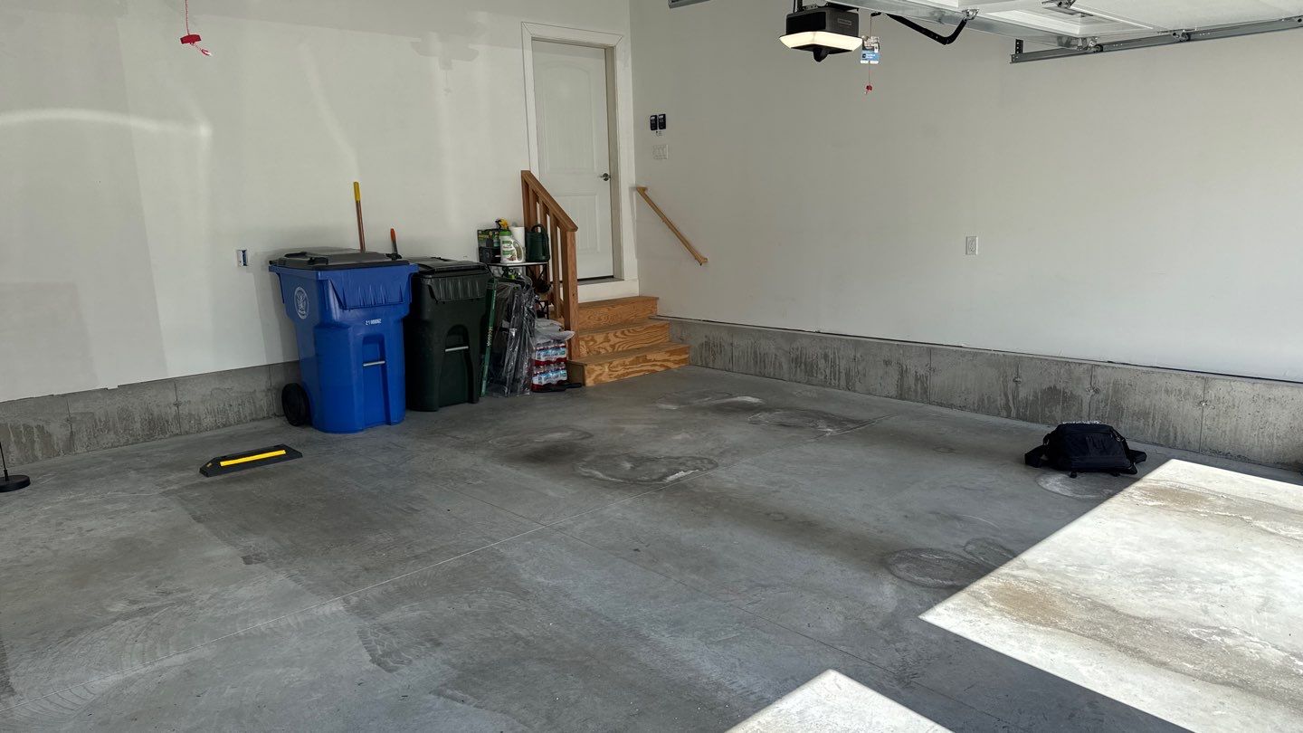 Garage in Londonderry, NH 03053 by Symphony Concrete Coatings