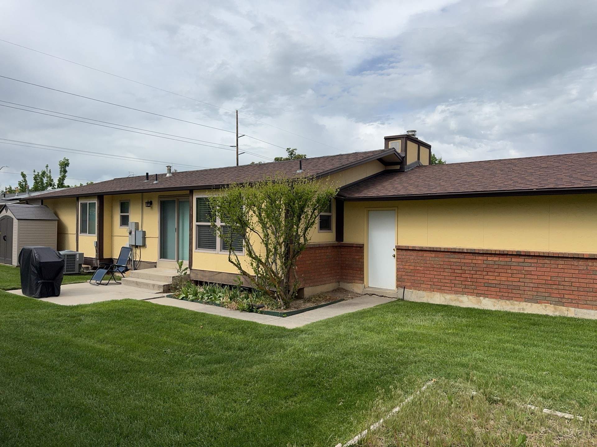 Orem | Hardie B&B and Lap Siding | Cobble Stone & Arctic White by Ideal Siding Utah