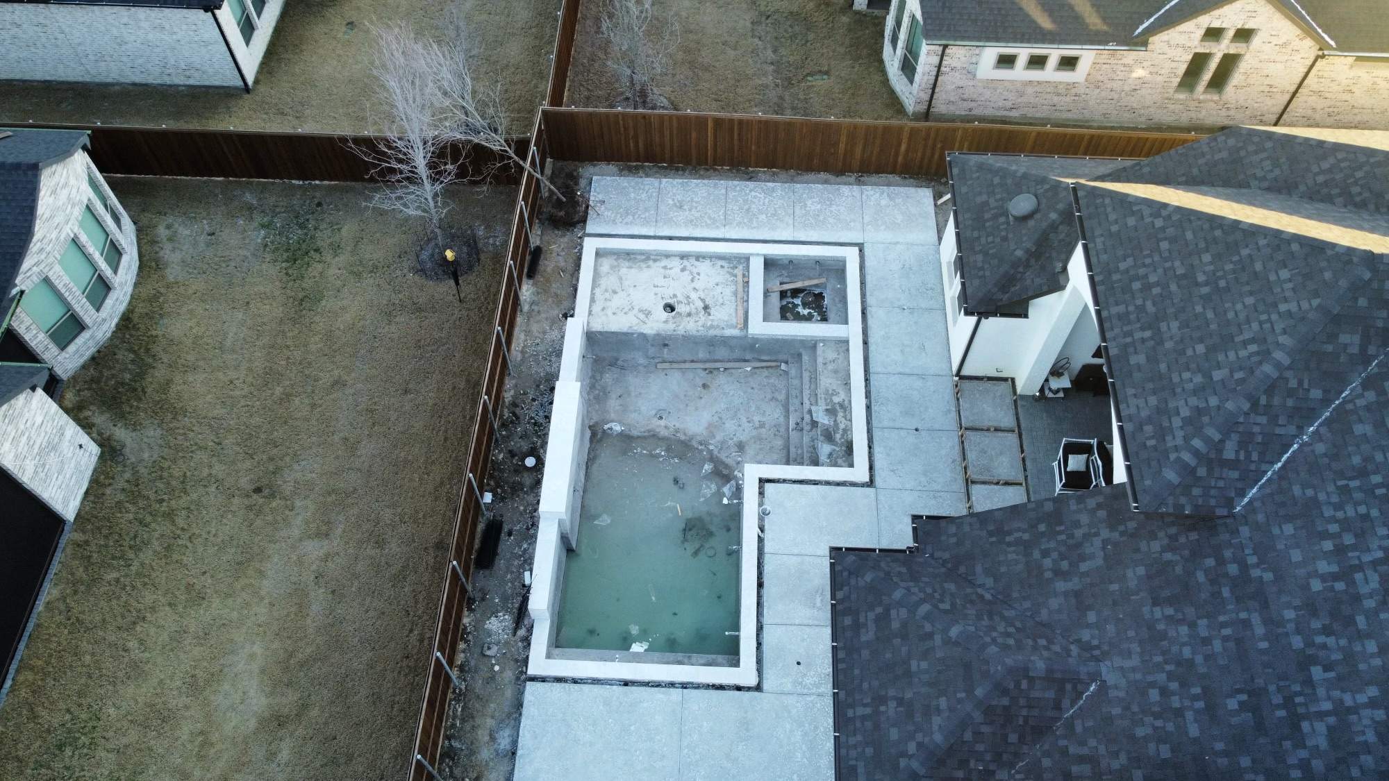 Pool with Large Sun Shelf and Spa by Pinnacle Pools and Spas - DFW