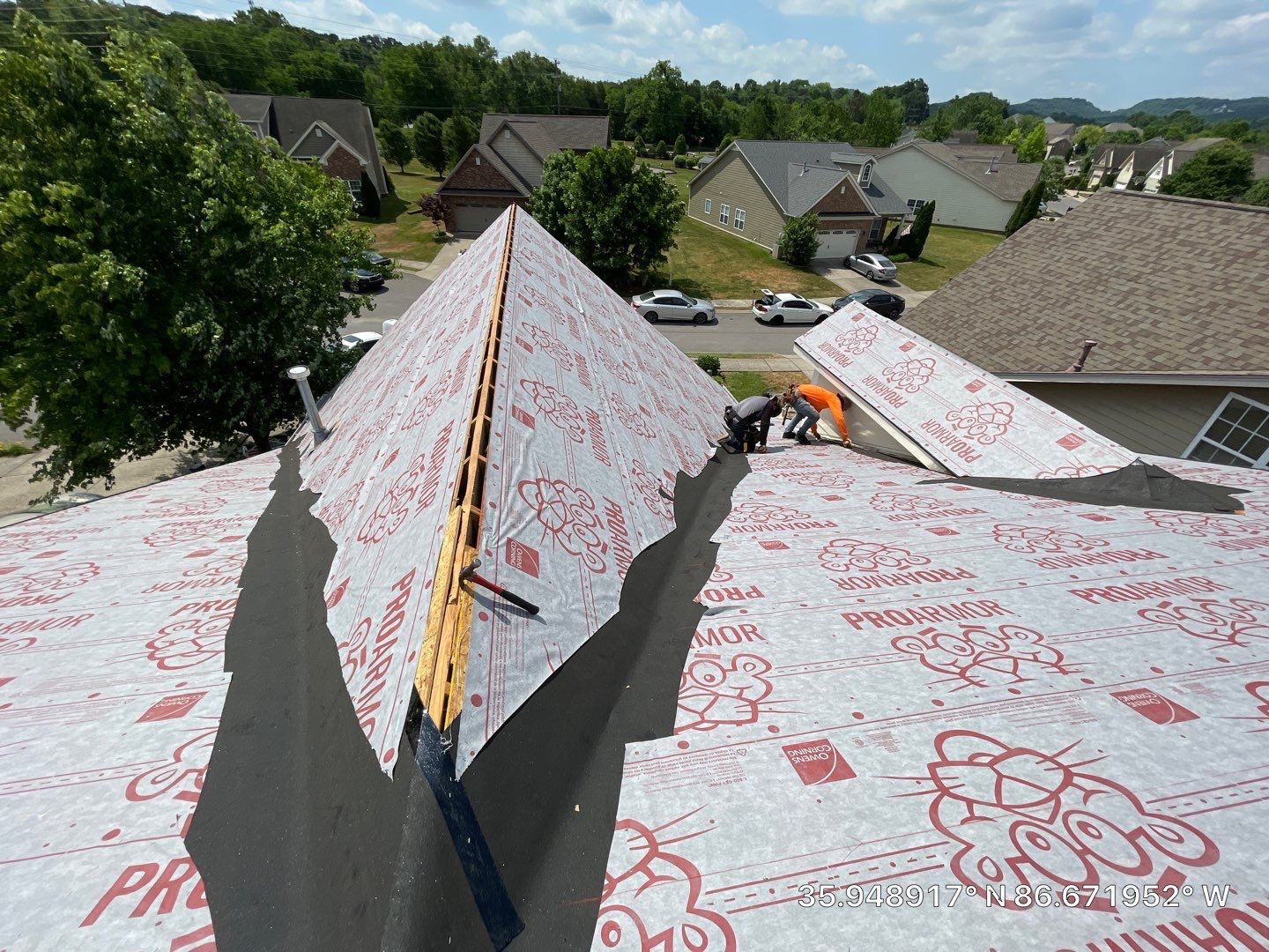 Residential Roofing Installation using Owens Corning Oakridge Roofing System by Undersun Roofing 